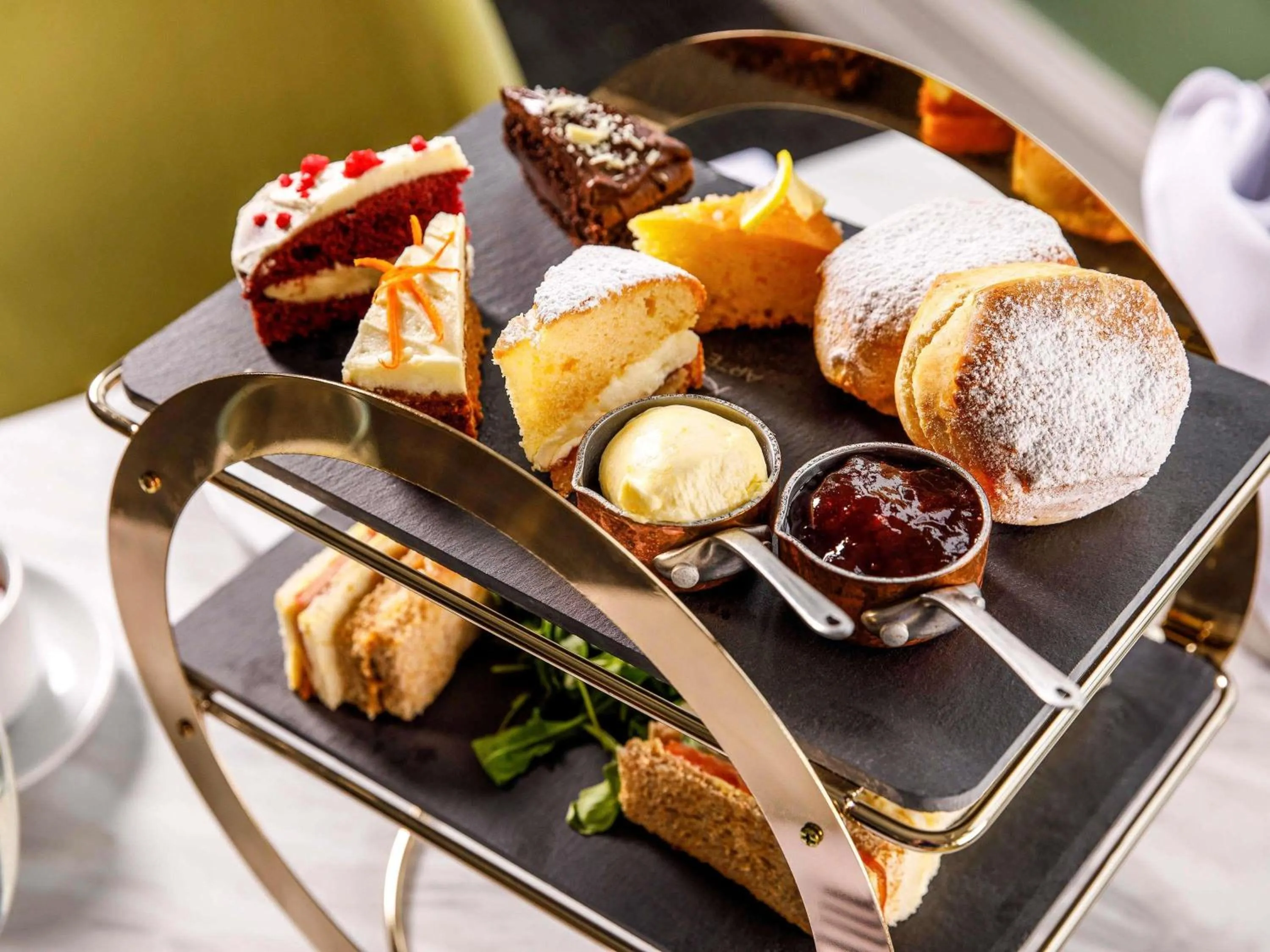 Restaurant/places to eat in Mercure Bedford Centre Hotel