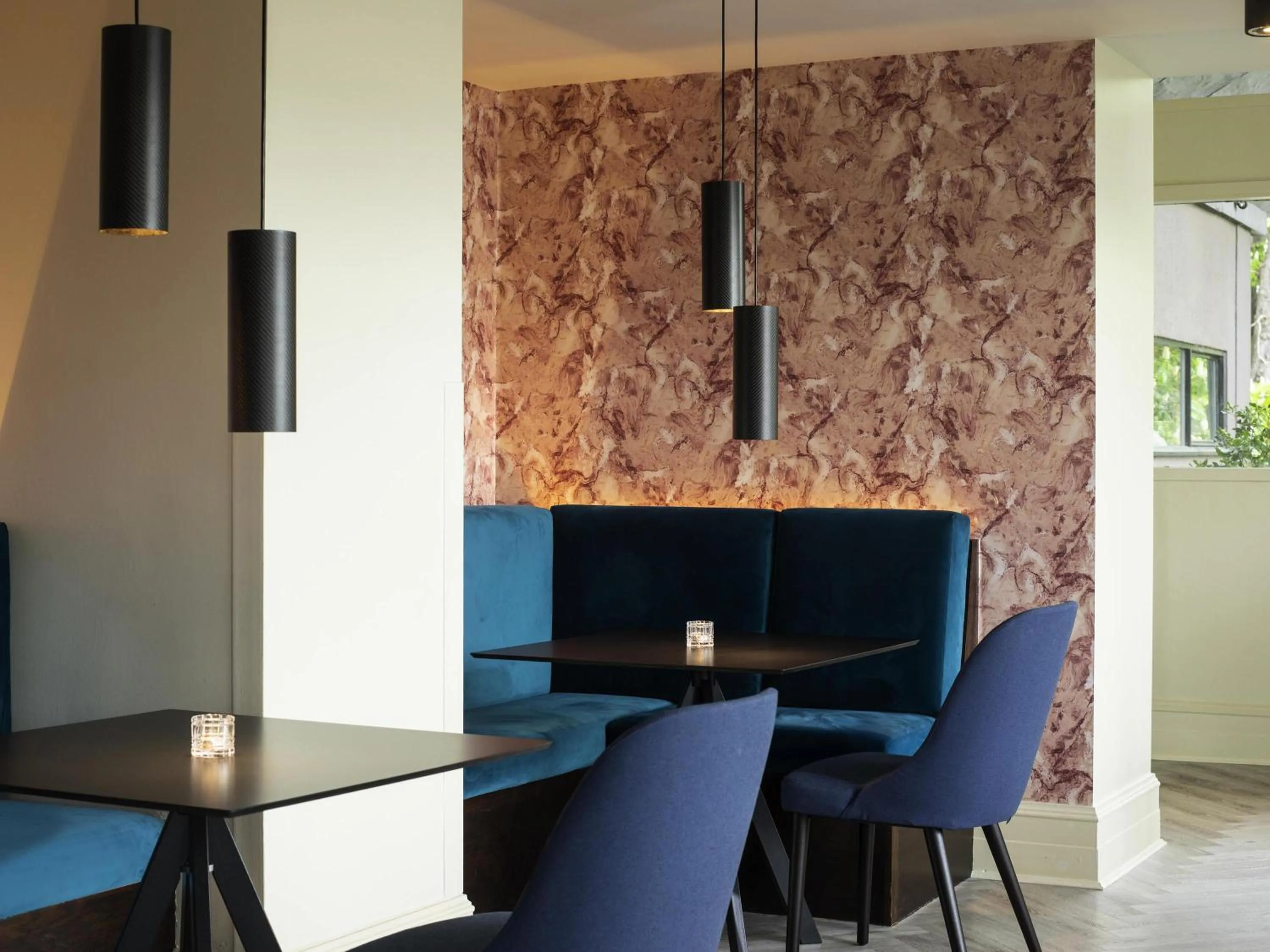 Lounge or bar in Mercure Bedford Centre Hotel