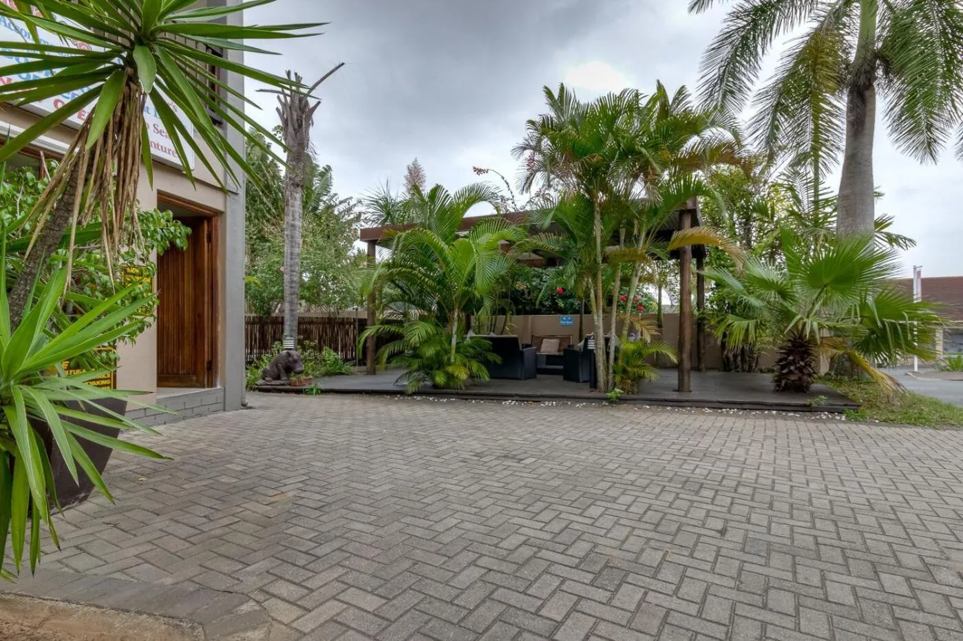 Property building in Shonalanga Lodge