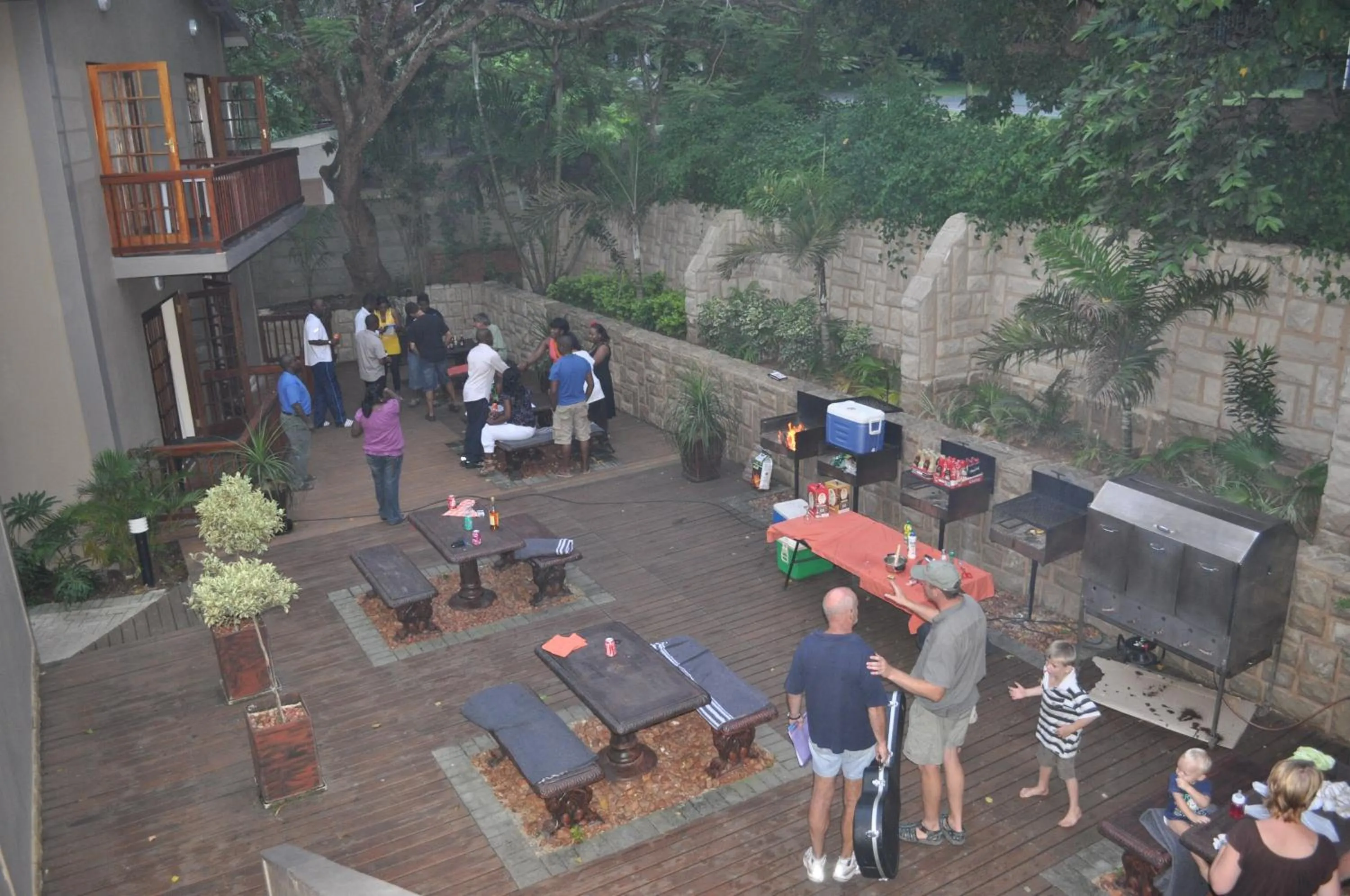 People in Shonalanga Lodge