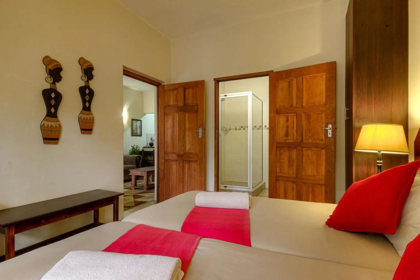 Bathroom, Bed in Shonalanga Lodge