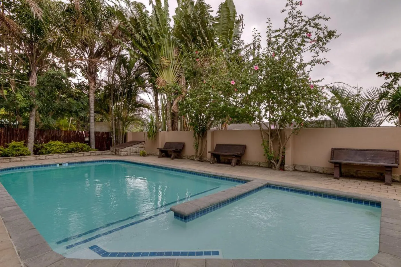 Swimming pool in Shonalanga Lodge