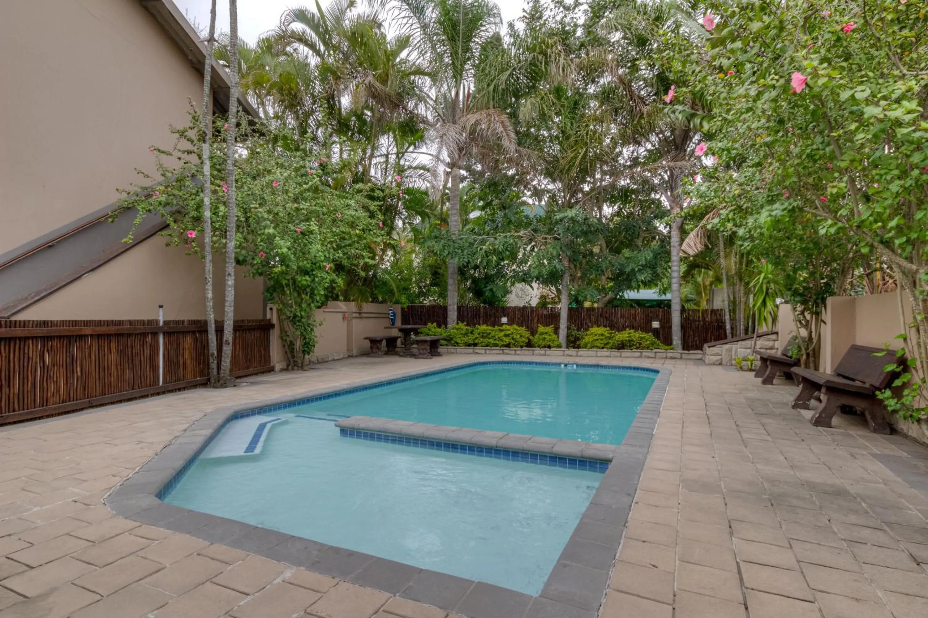 Swimming pool in Shonalanga Lodge