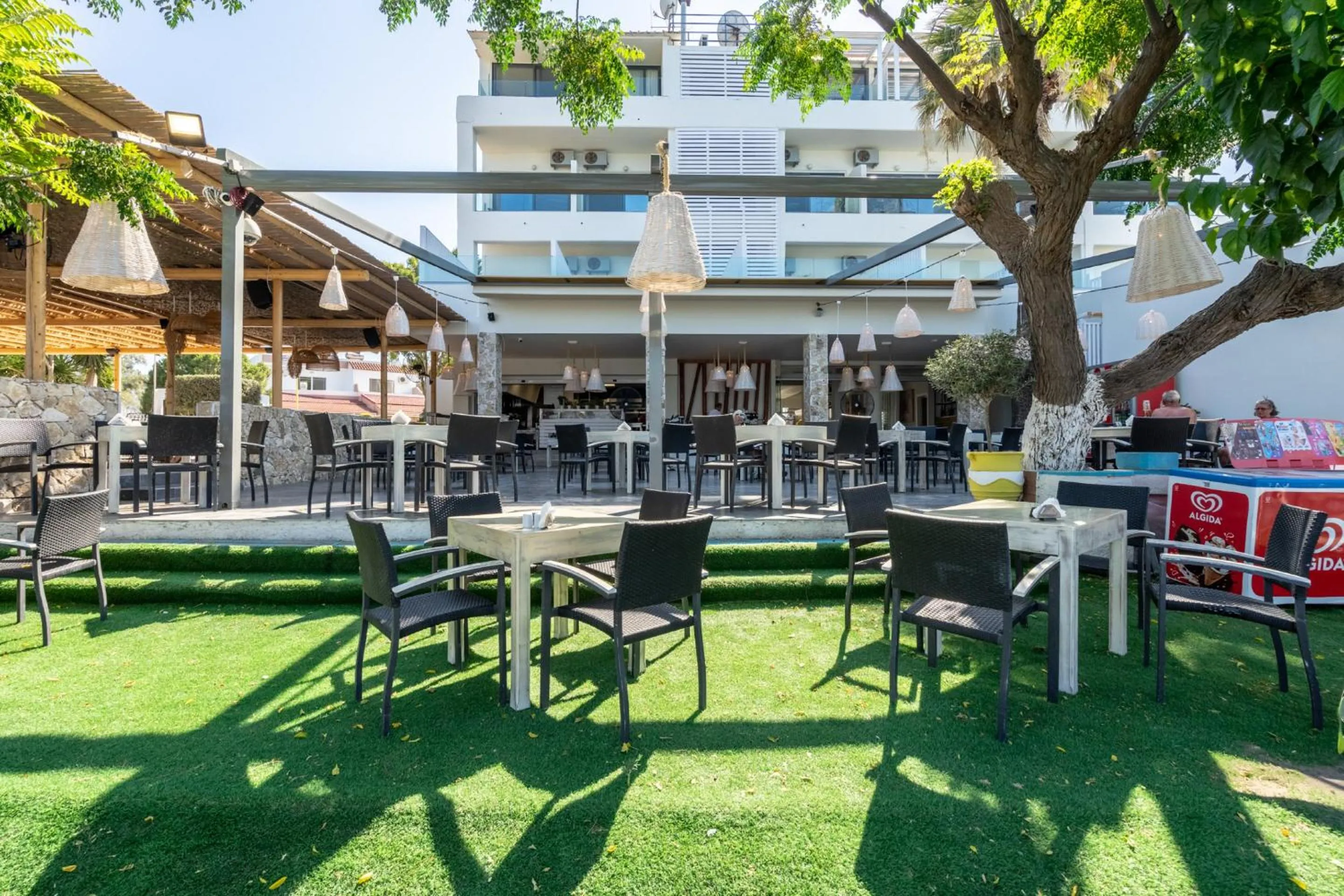 Restaurant/places to eat in Lido Star