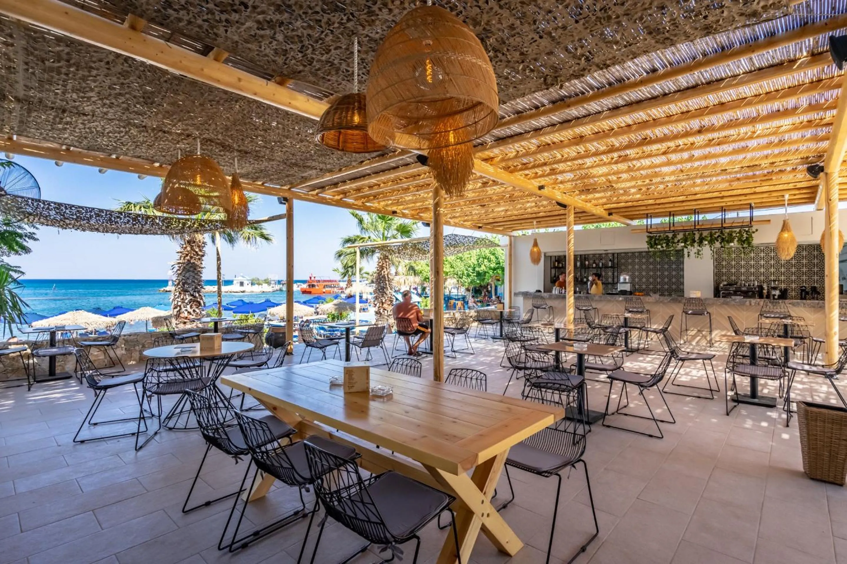 Restaurant/places to eat in Lido Star