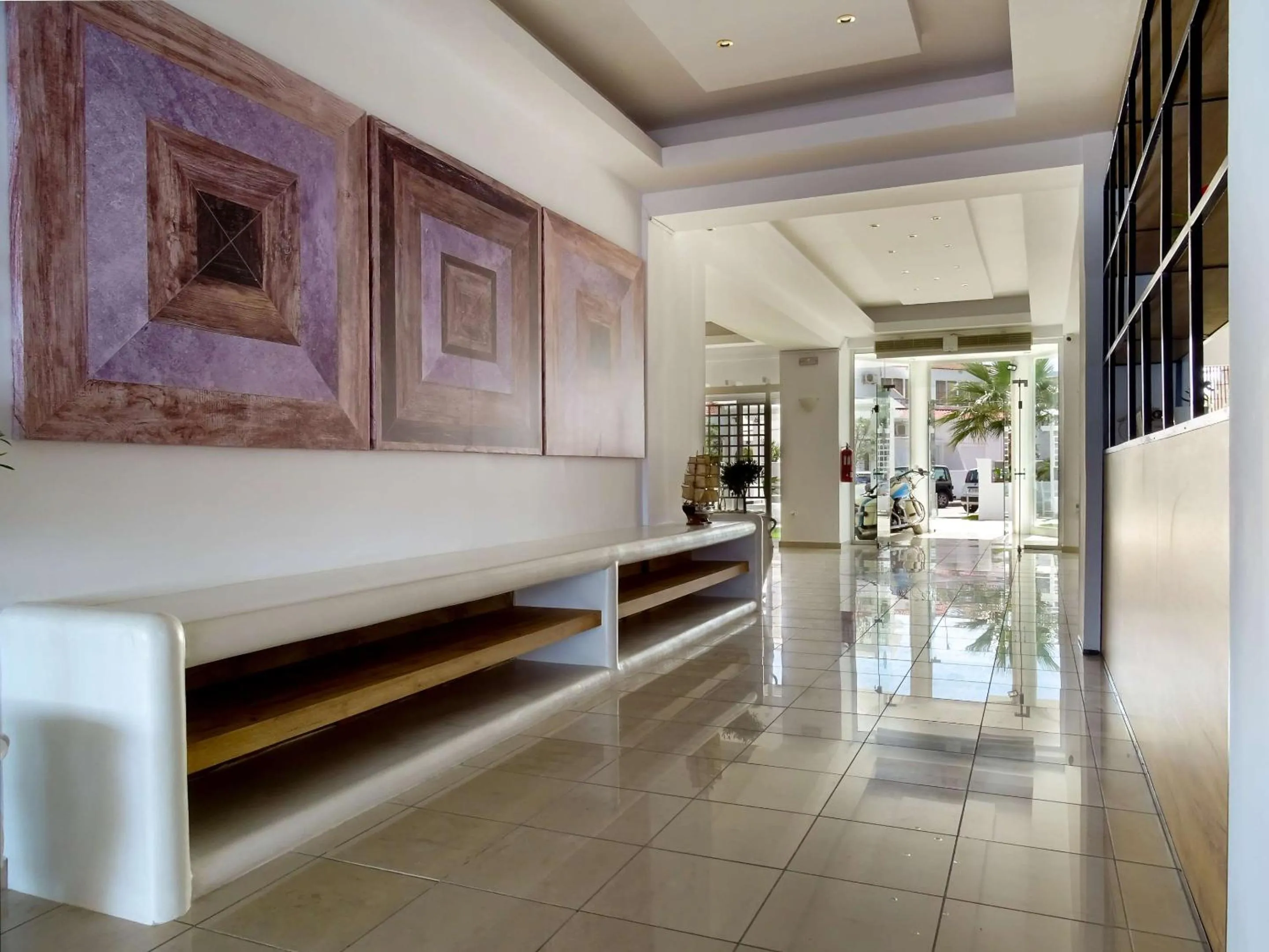 Facade/entrance in Lido Star