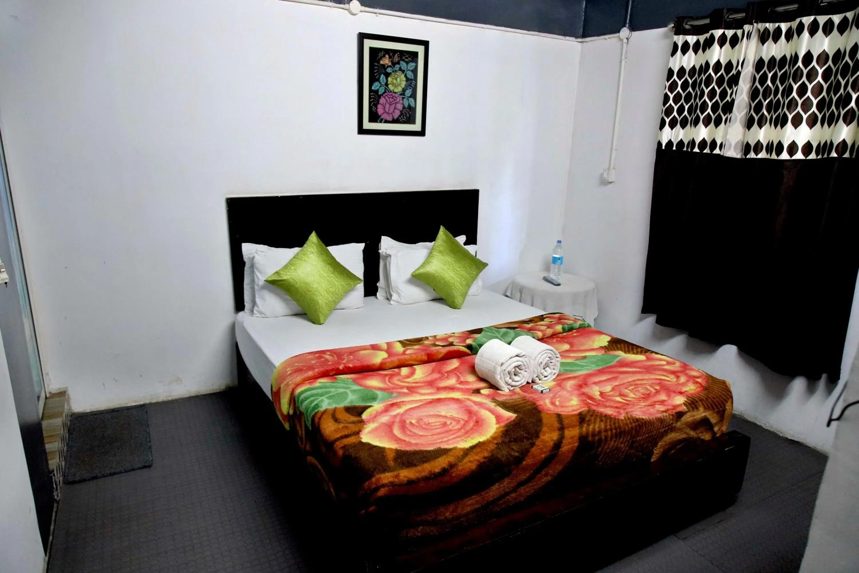 Bed in The wayside cottage Munnar