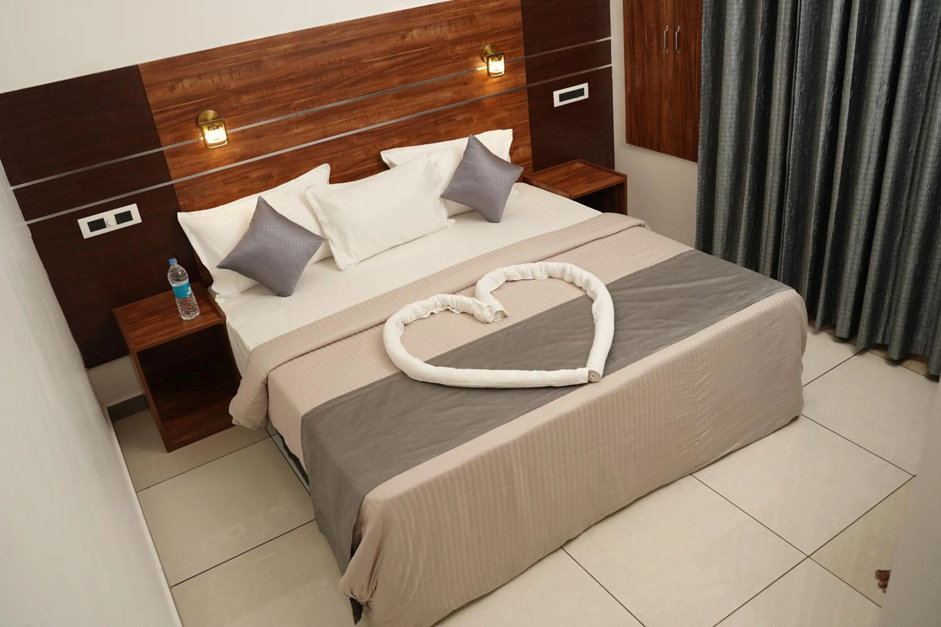 Bed in The wayside cottage Munnar