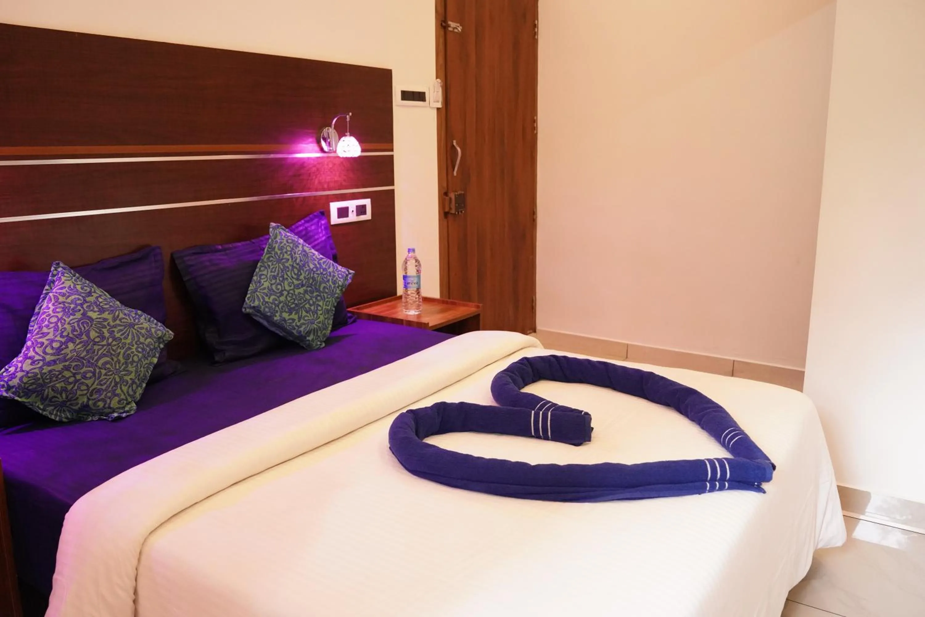 Bed in The wayside cottage Munnar