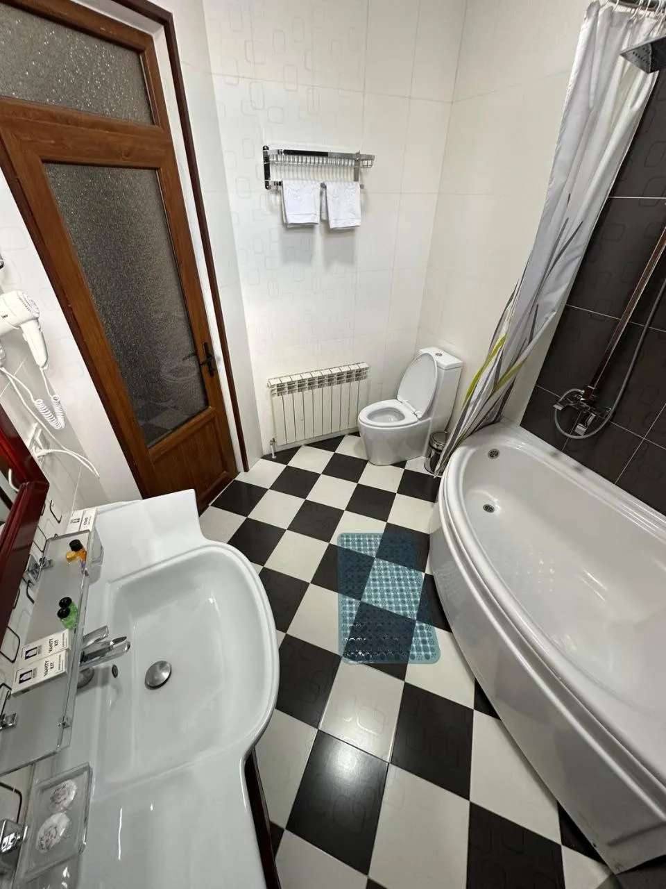 Shower in EMIRS GARDEN Residence