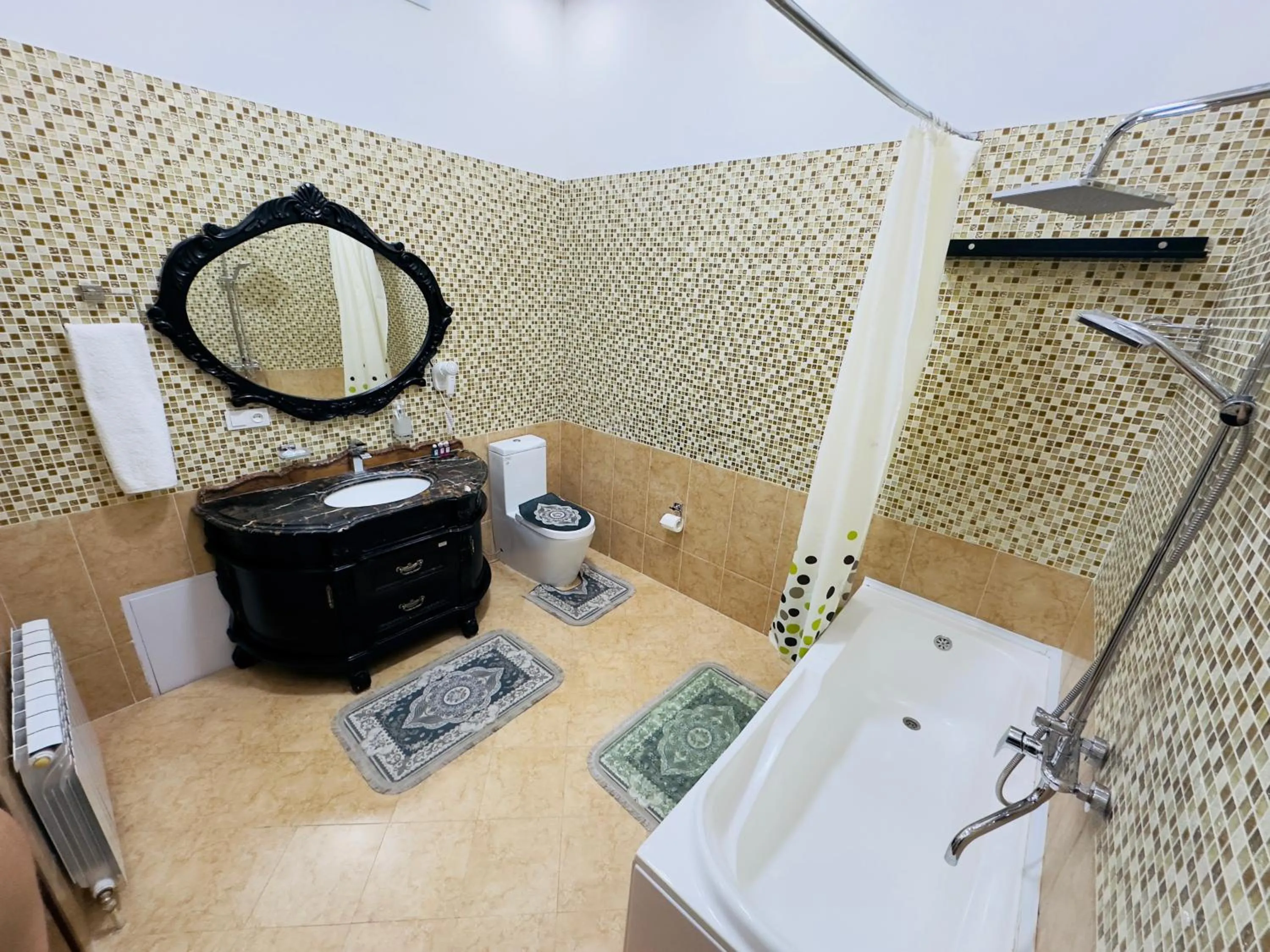 Shower in EMIRS GARDEN Residence