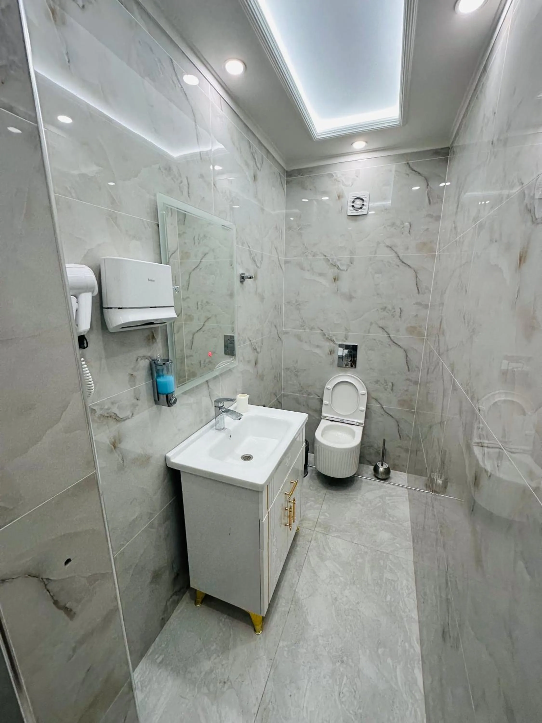 Toilet in EMIRS GARDEN Residence