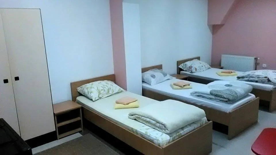 Toilet, Bed in Hostel Paparazzo & Apartmans