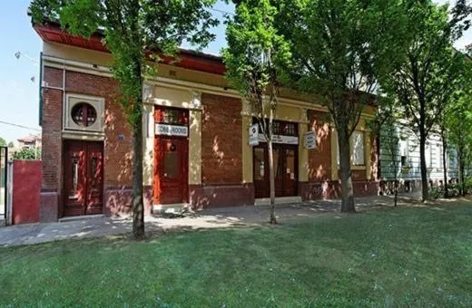 Facade/entrance in Hostel Paparazzo & Apartmans