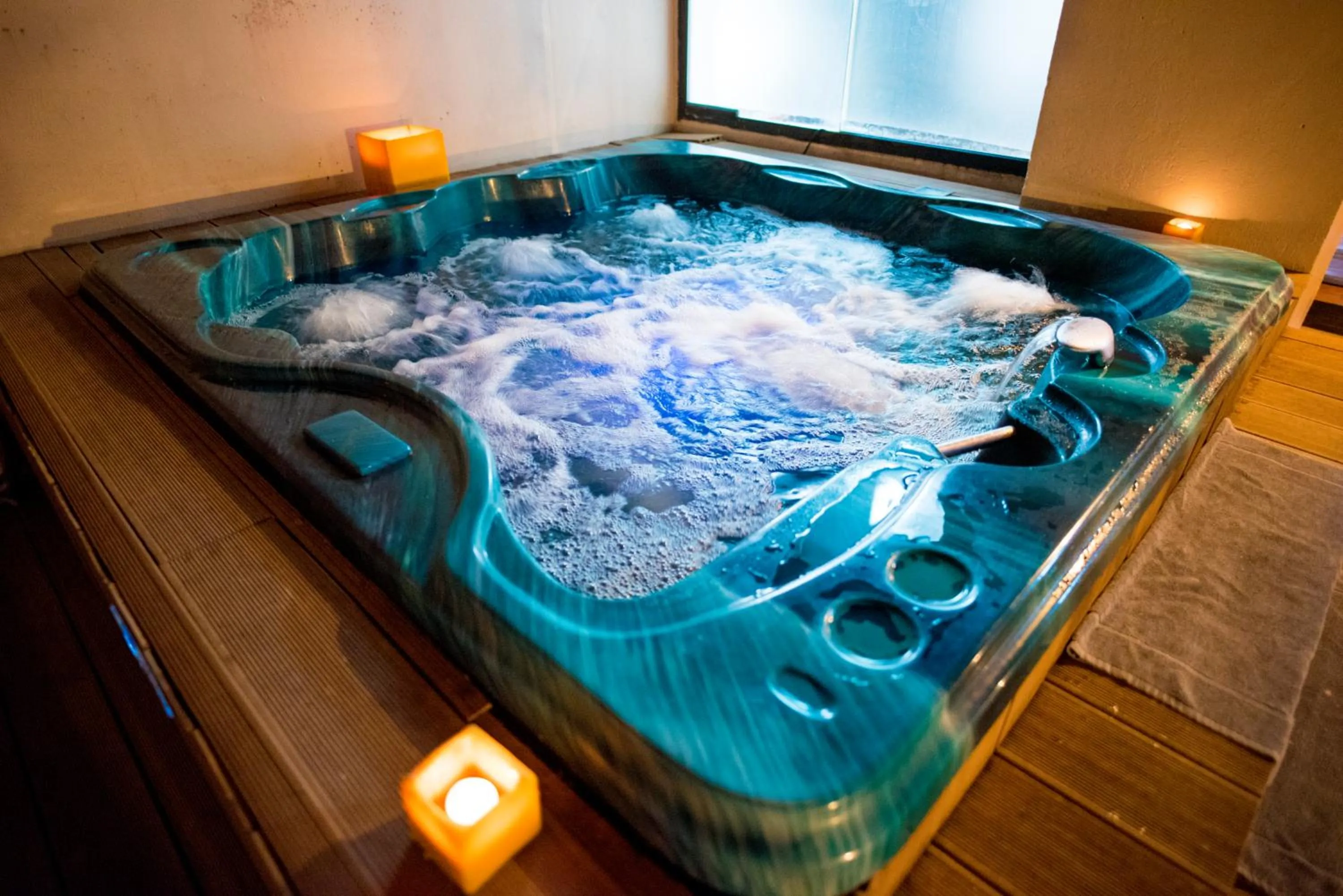 Hot Tub in Le Louvre Hotel & Spa