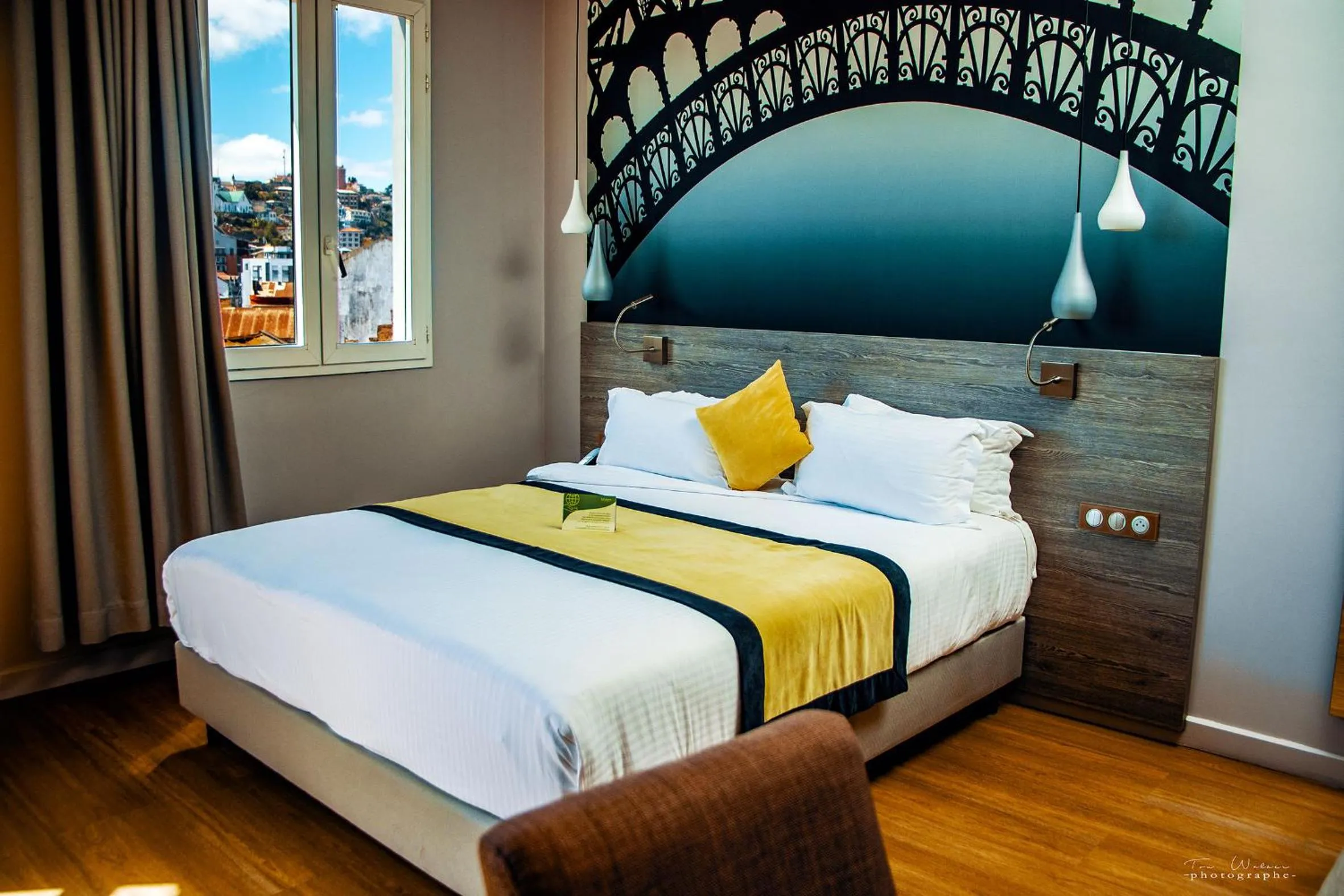 Photo of the whole room, Bed in Le Louvre Hotel & Spa