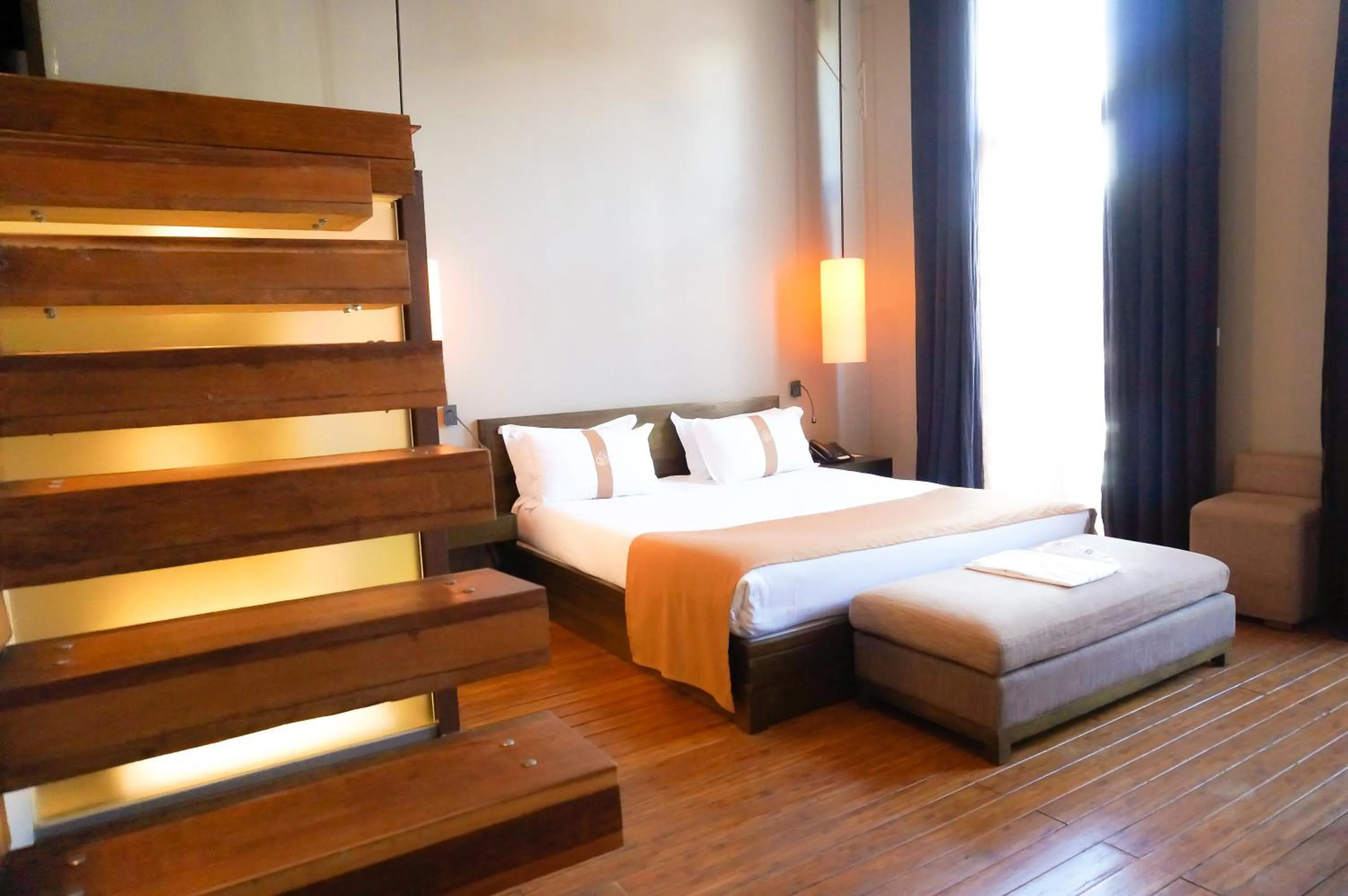 Photo of the whole room, Bed in Le Louvre Hotel & Spa