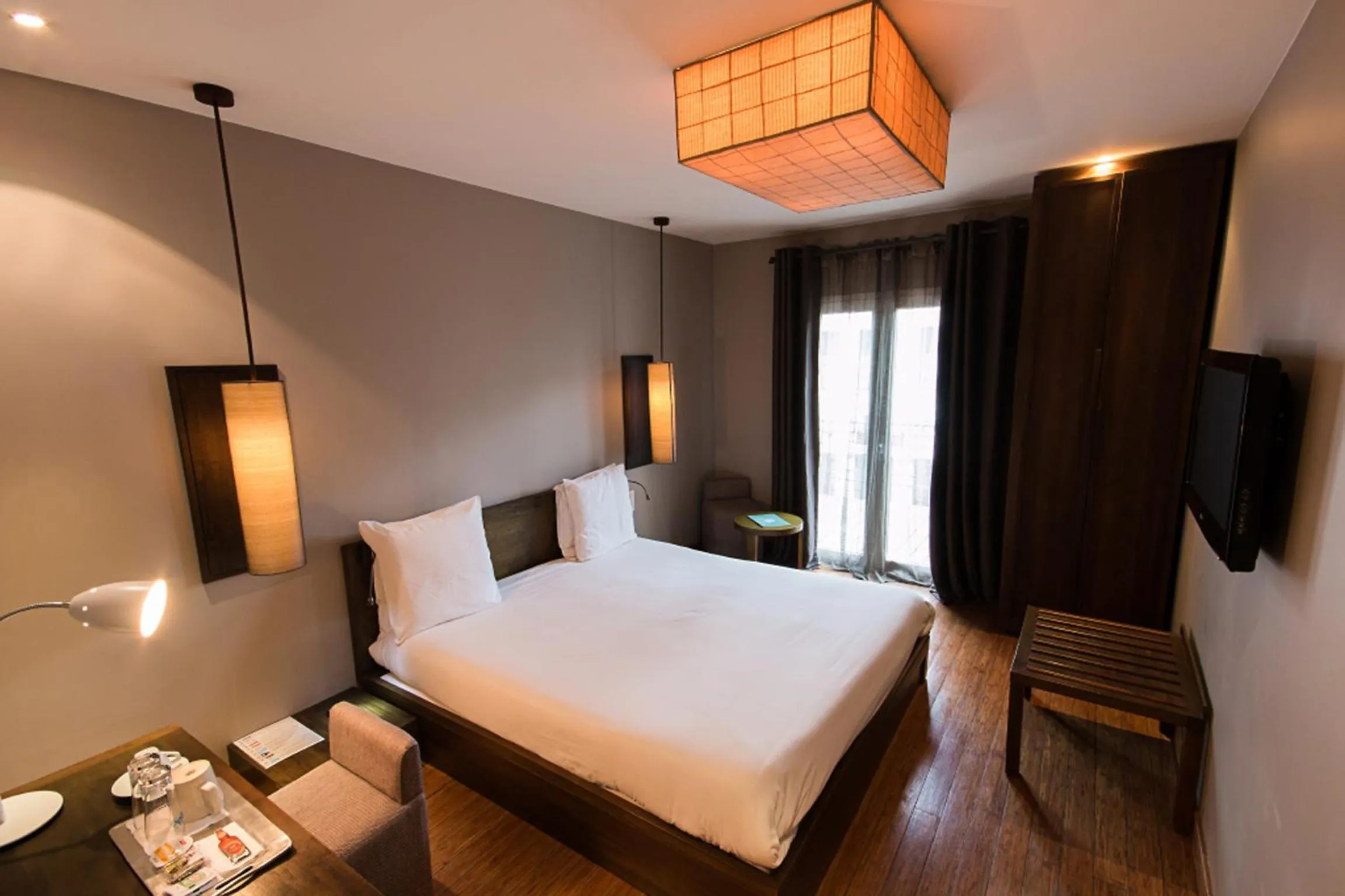 Bedroom, Bed in Le Louvre Hotel & Spa