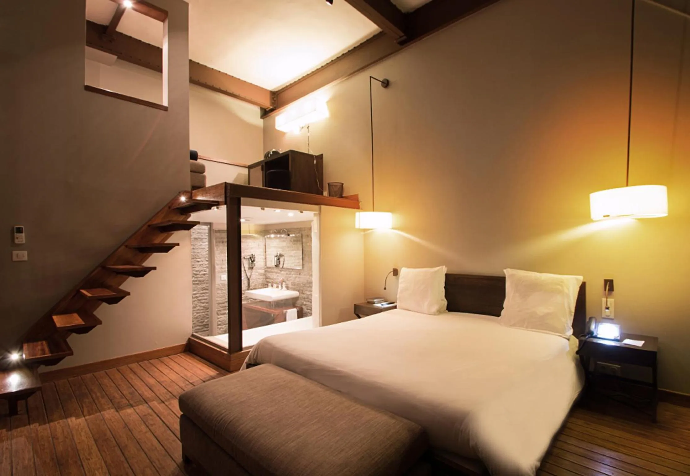 Bedroom, Bed in Le Louvre Hotel & Spa