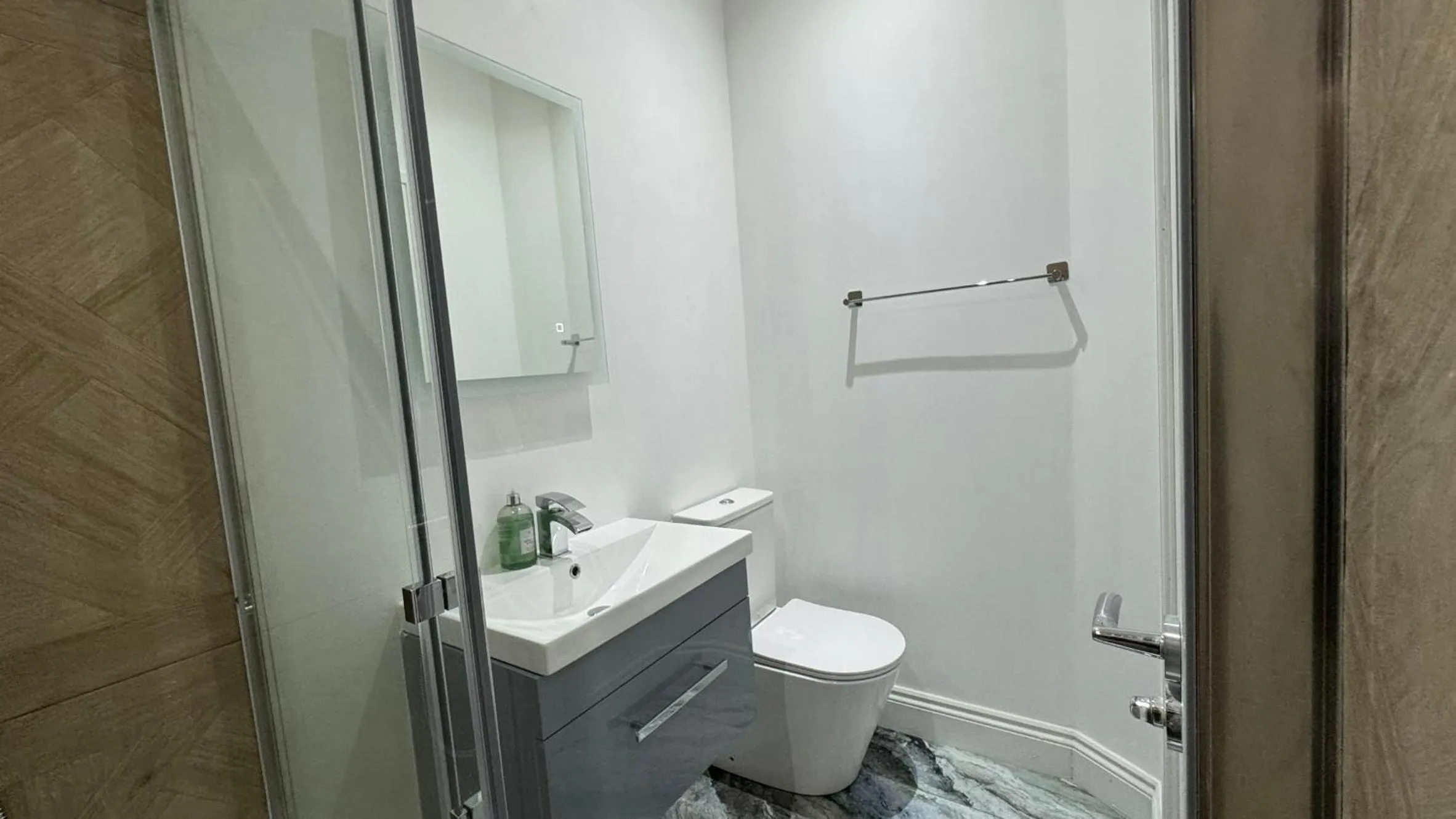 London Studios and Suites