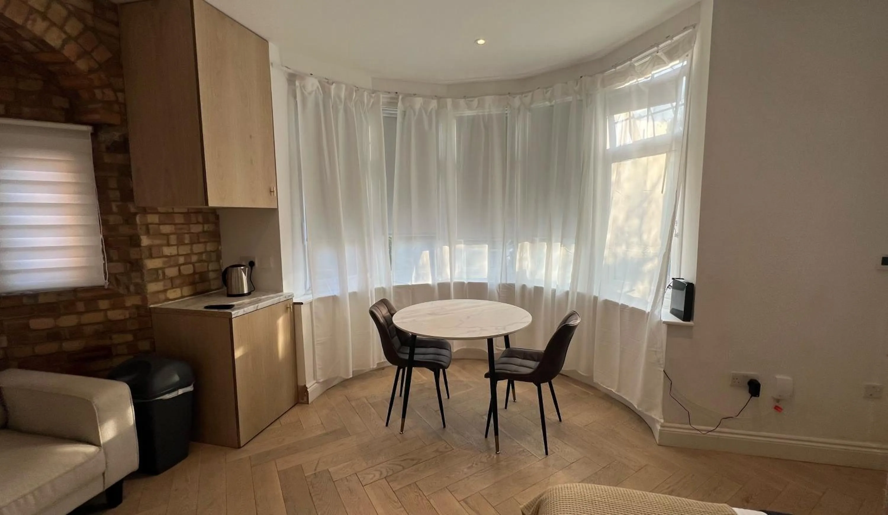 London Studios and Suites