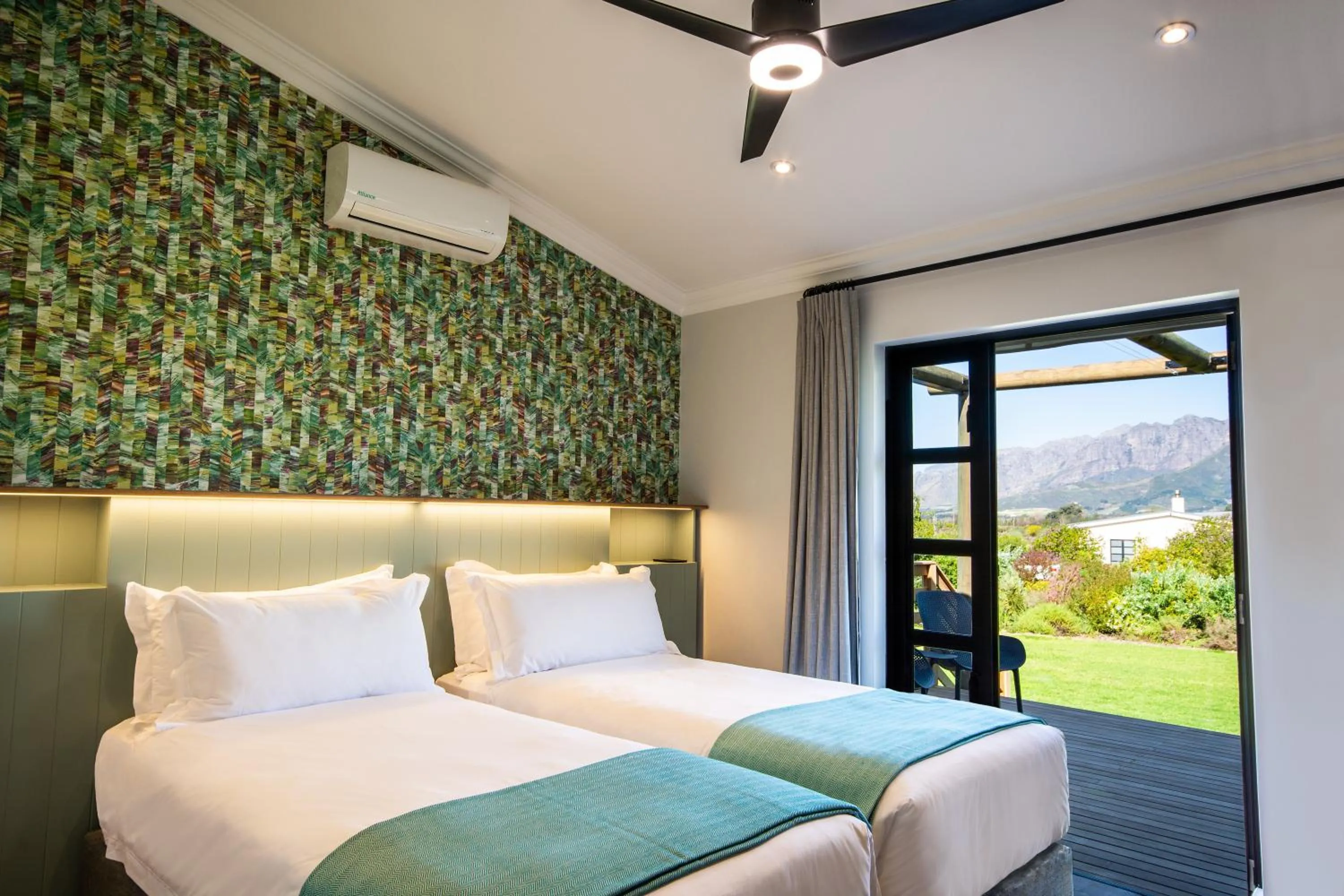 Restaurant/places to eat, Bed in Boschendal Farm Estate