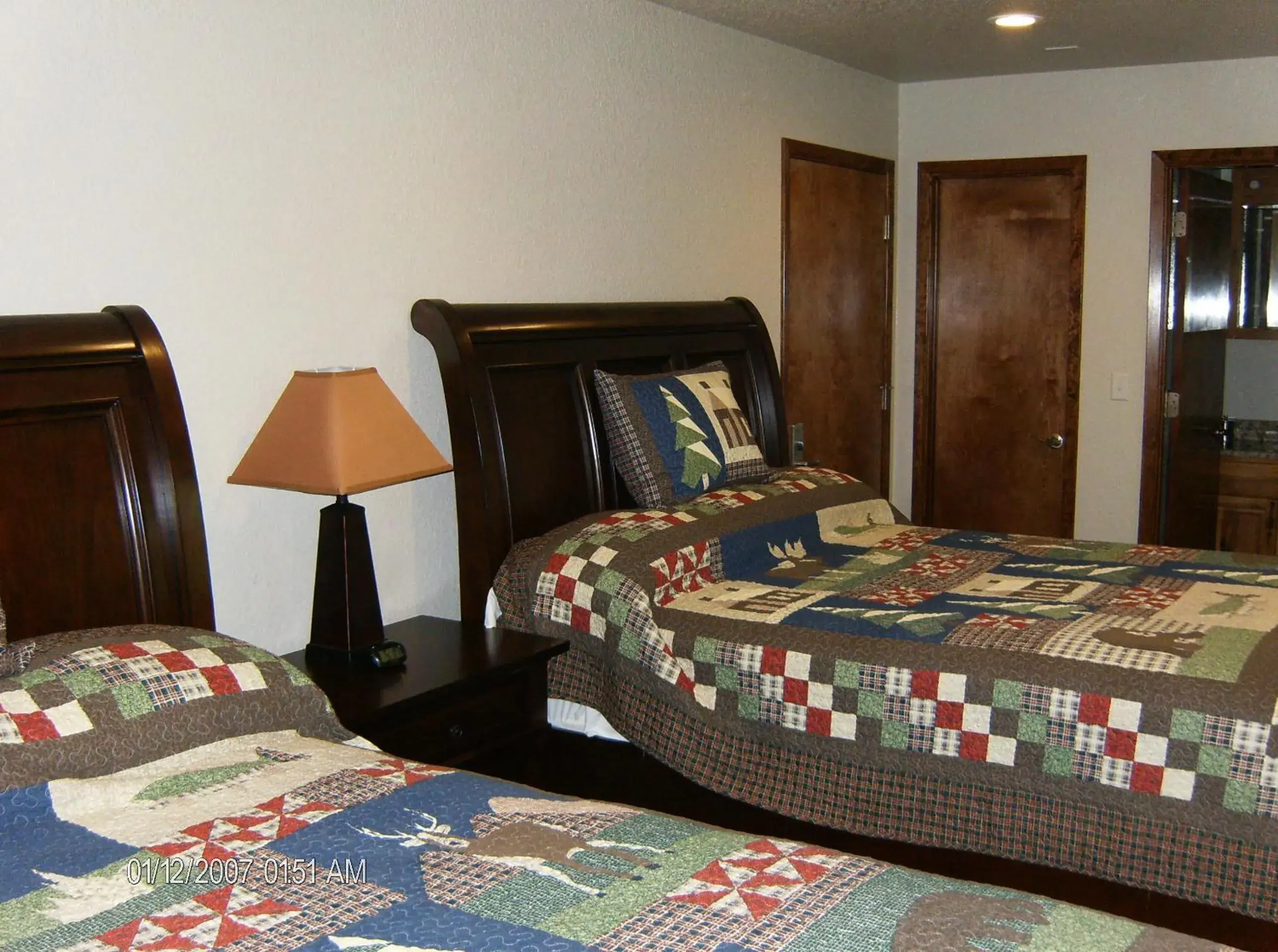 Queen Room with Two Queen Beds in Glenwood Country Club Queen Room with Two Queen Beds in Glenwood Country Club