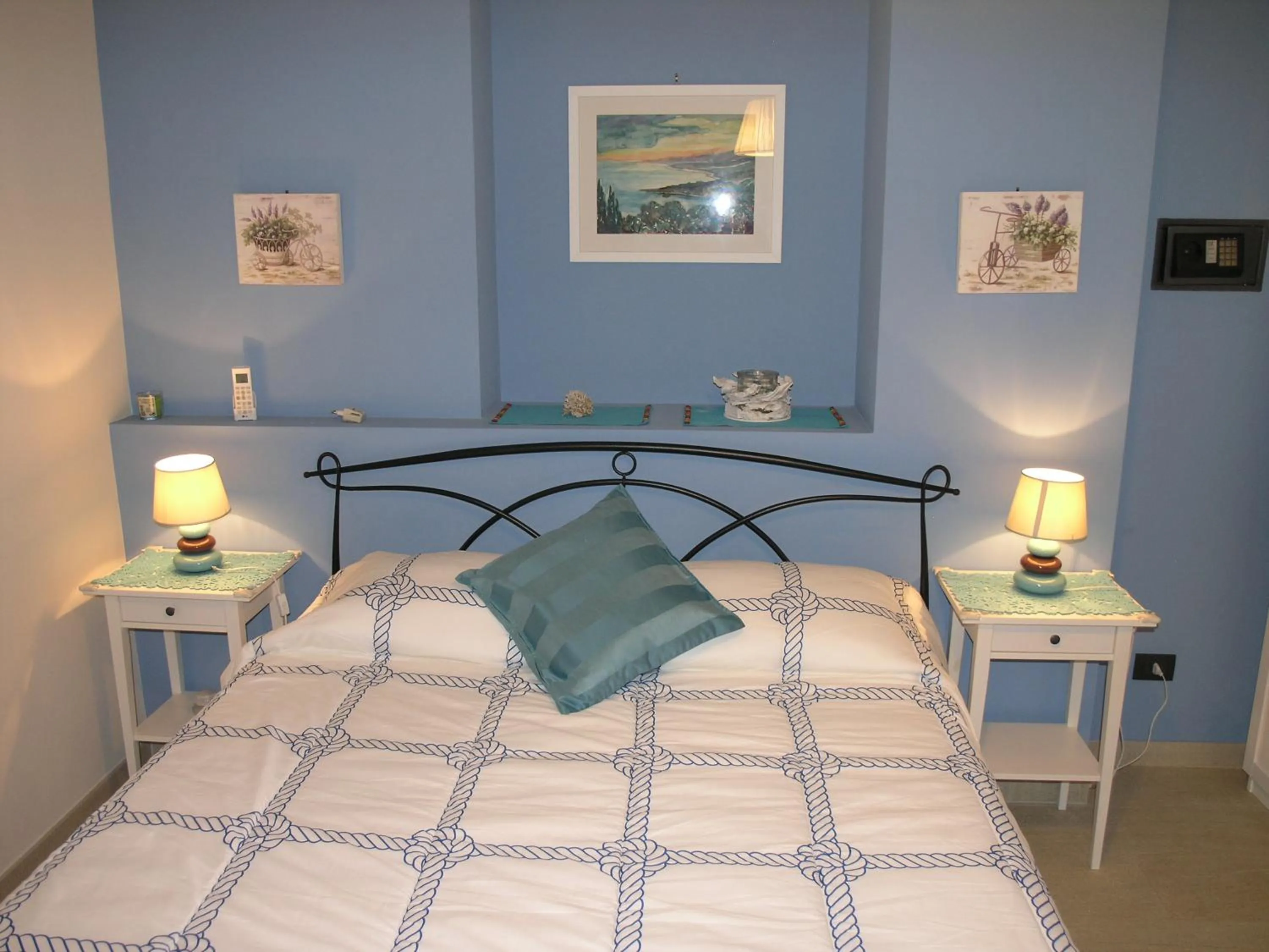 Bedroom, Bed in Appartamento Arancione Taormina
