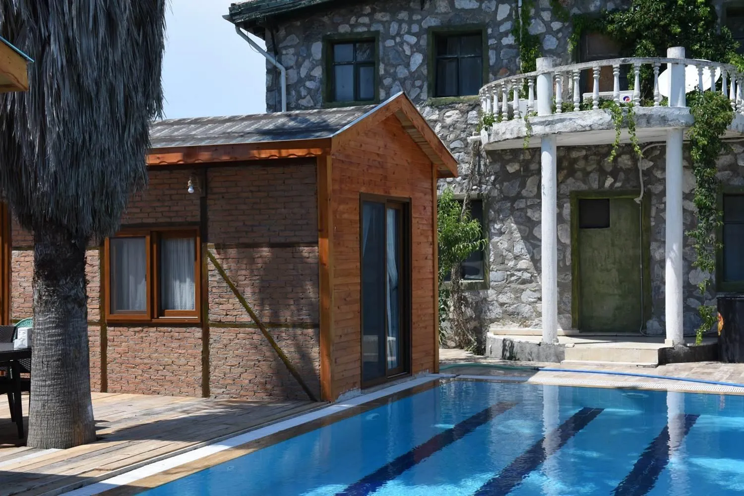 Property building in Otantik Tas Ev