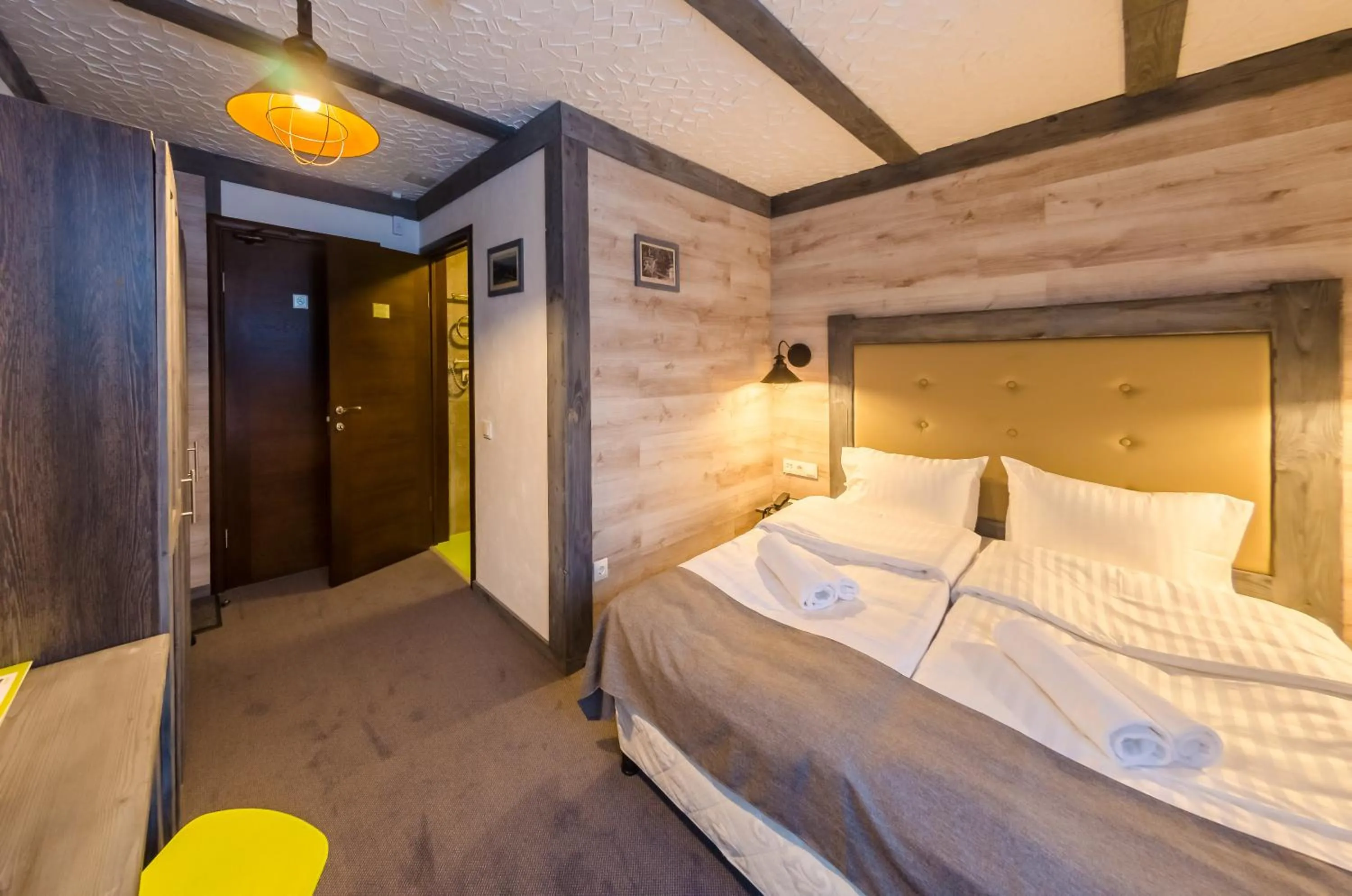 Standard Double Room with Mountain View in Chalet CrepDeChine Hotel