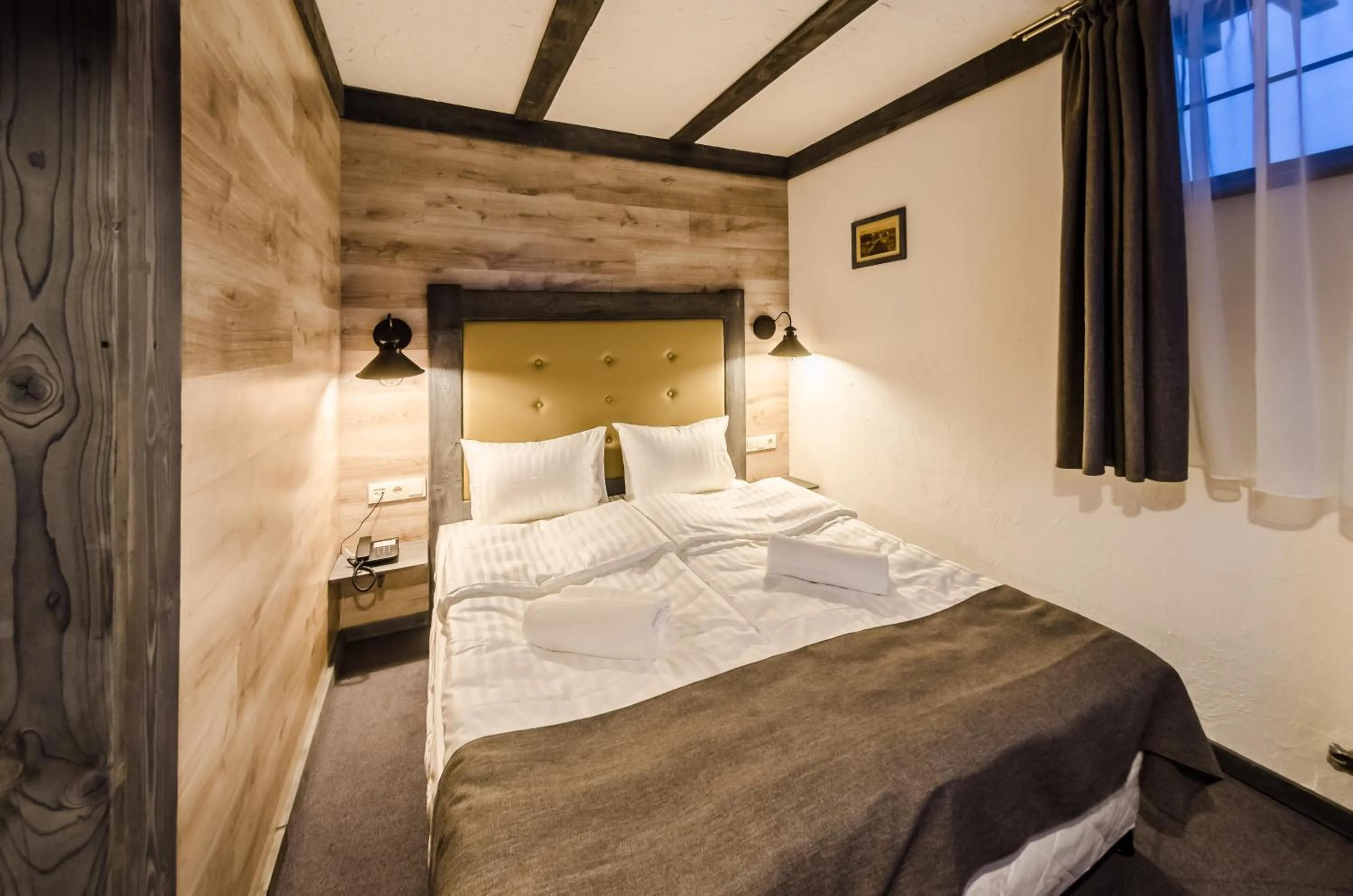 Double Room in Chalet CrepDeChine Hotel