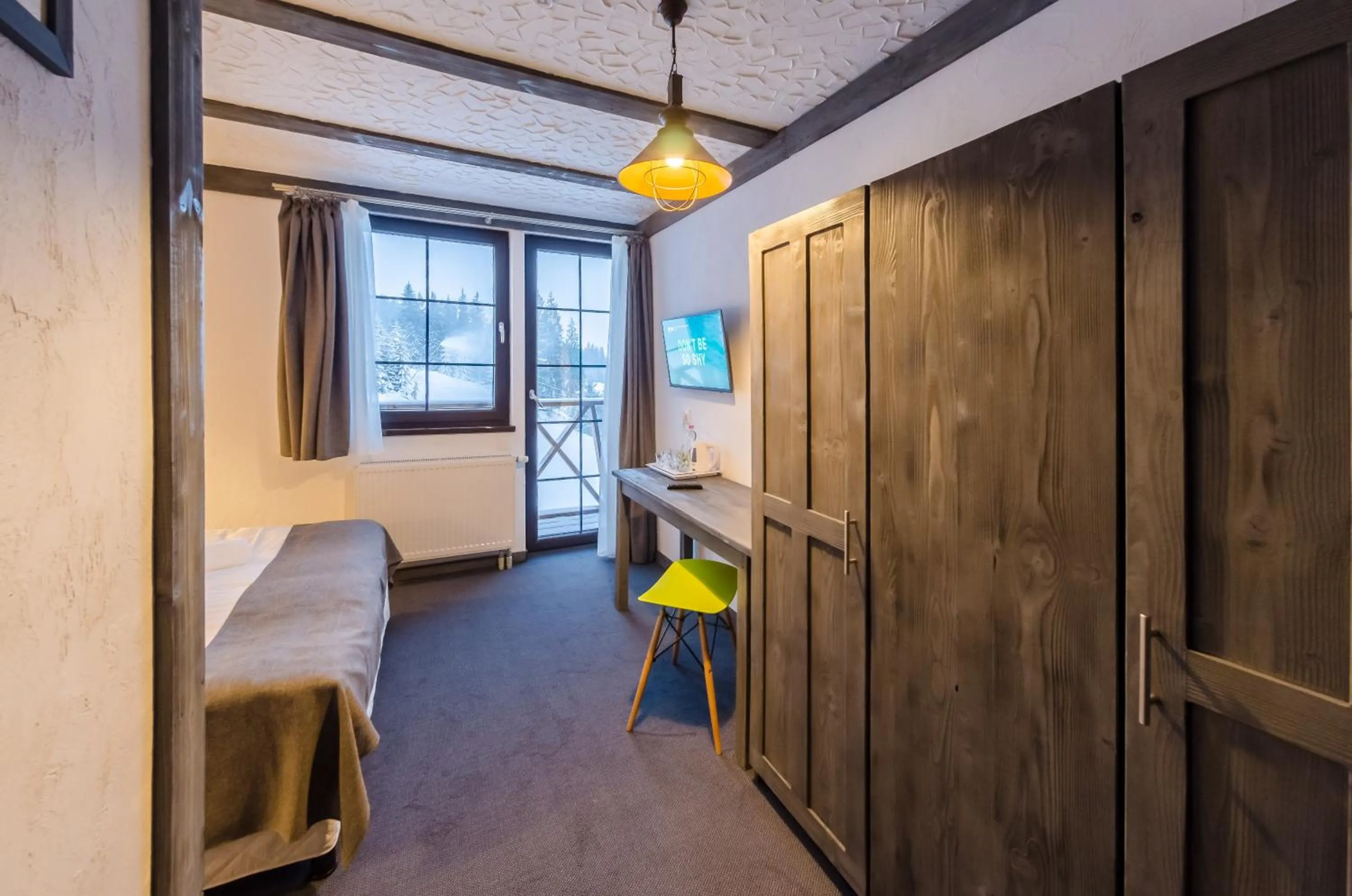 Double Room with Balcony in Chalet CrepDeChine Hotel