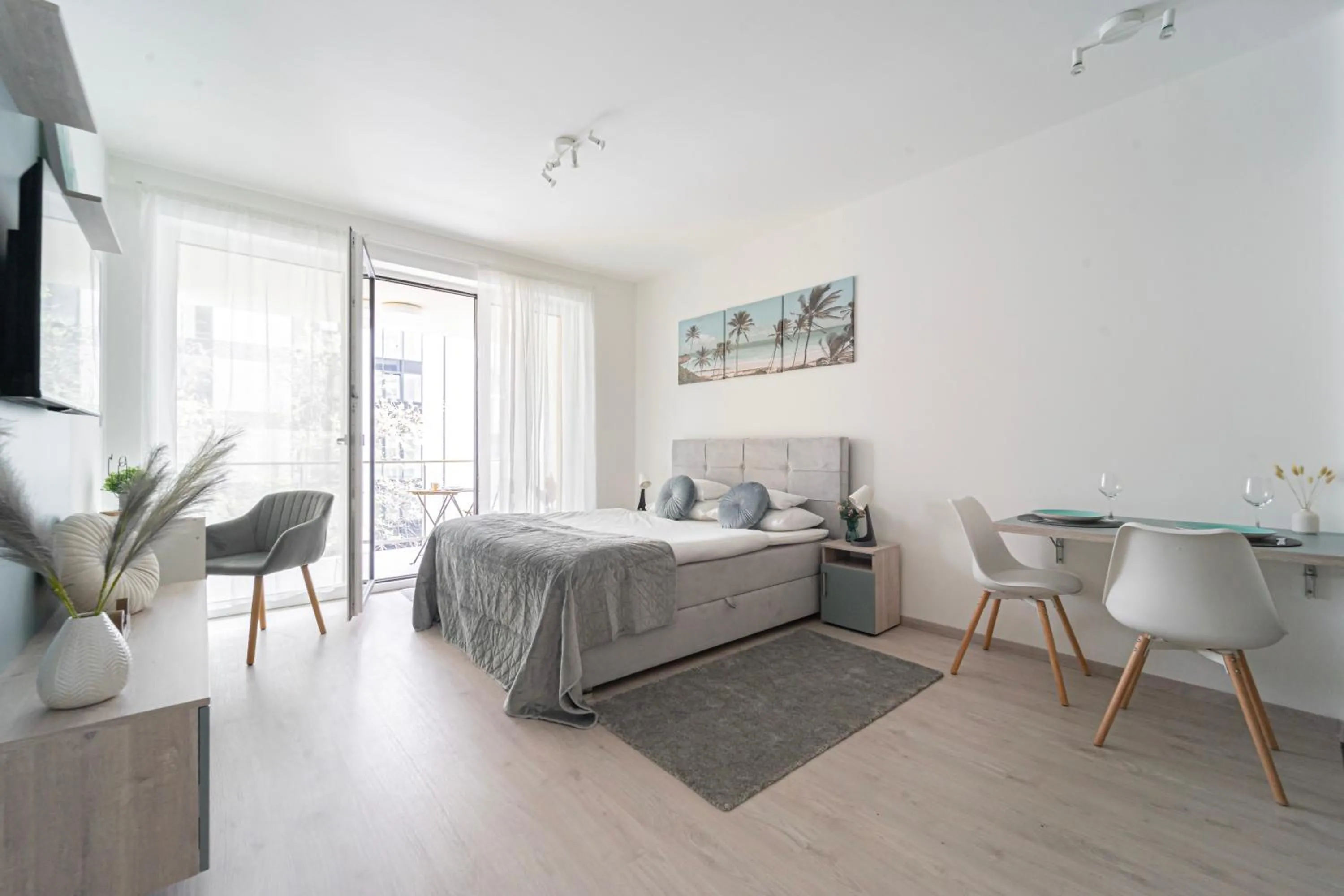 WestSide Garden Apartments by FirstHost