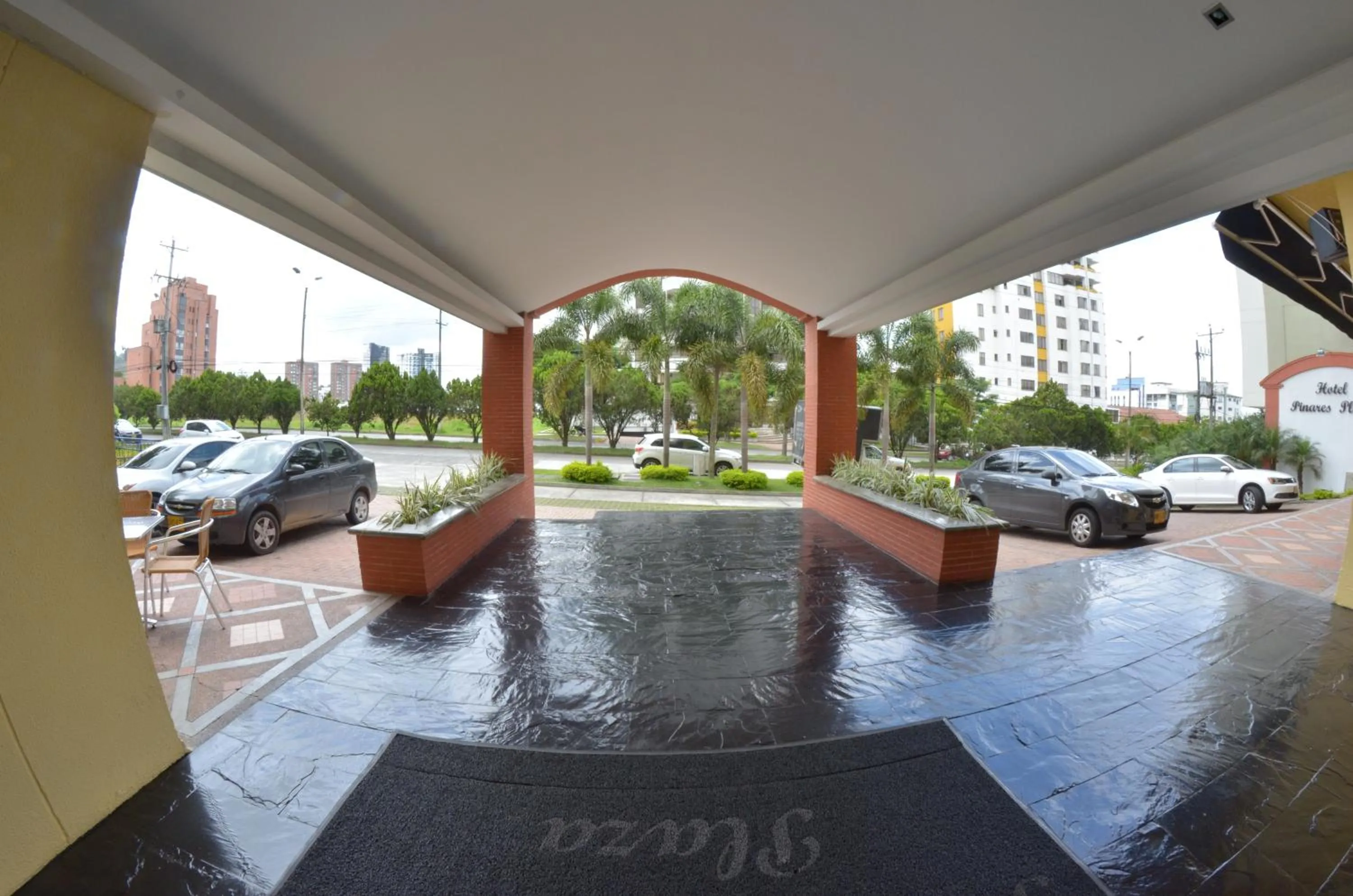 Facade/entrance in Hotel Pinares Plaza
