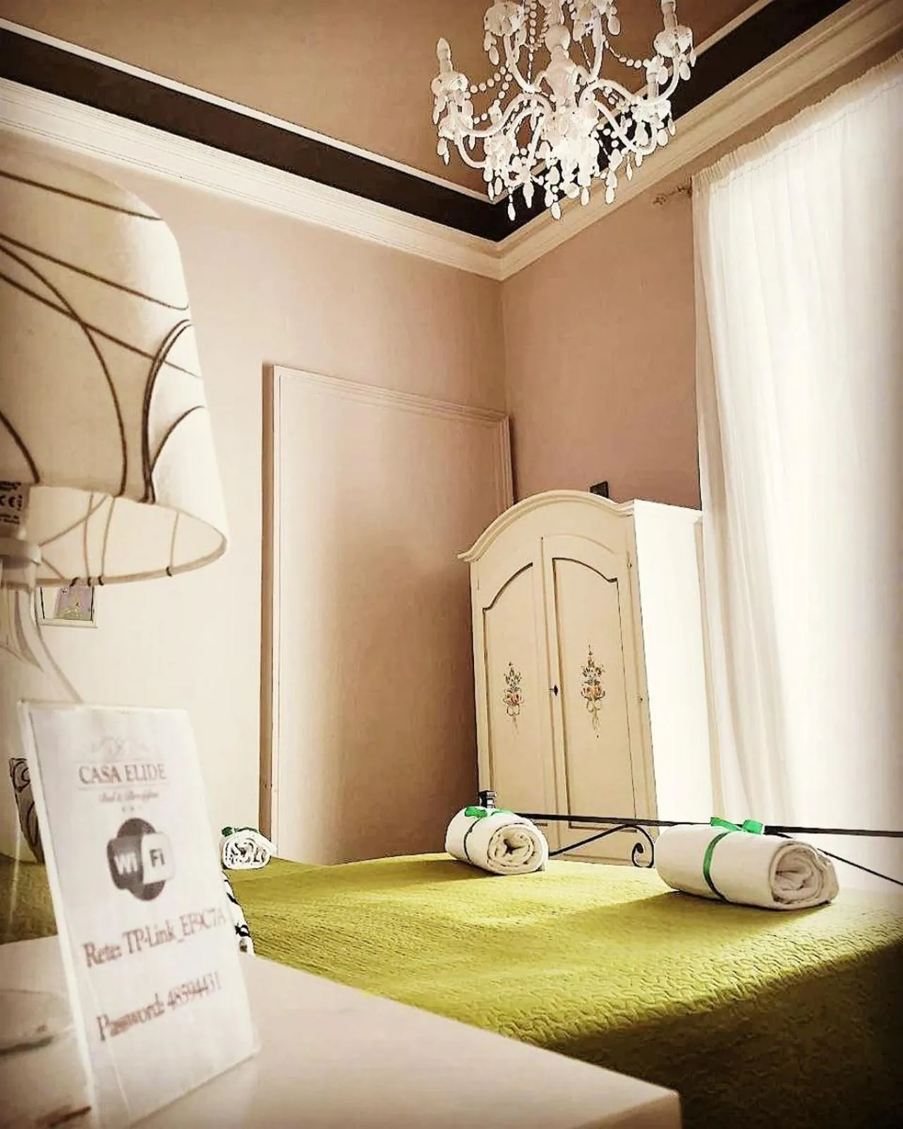 Decorative detail, Bed in Casa Elide