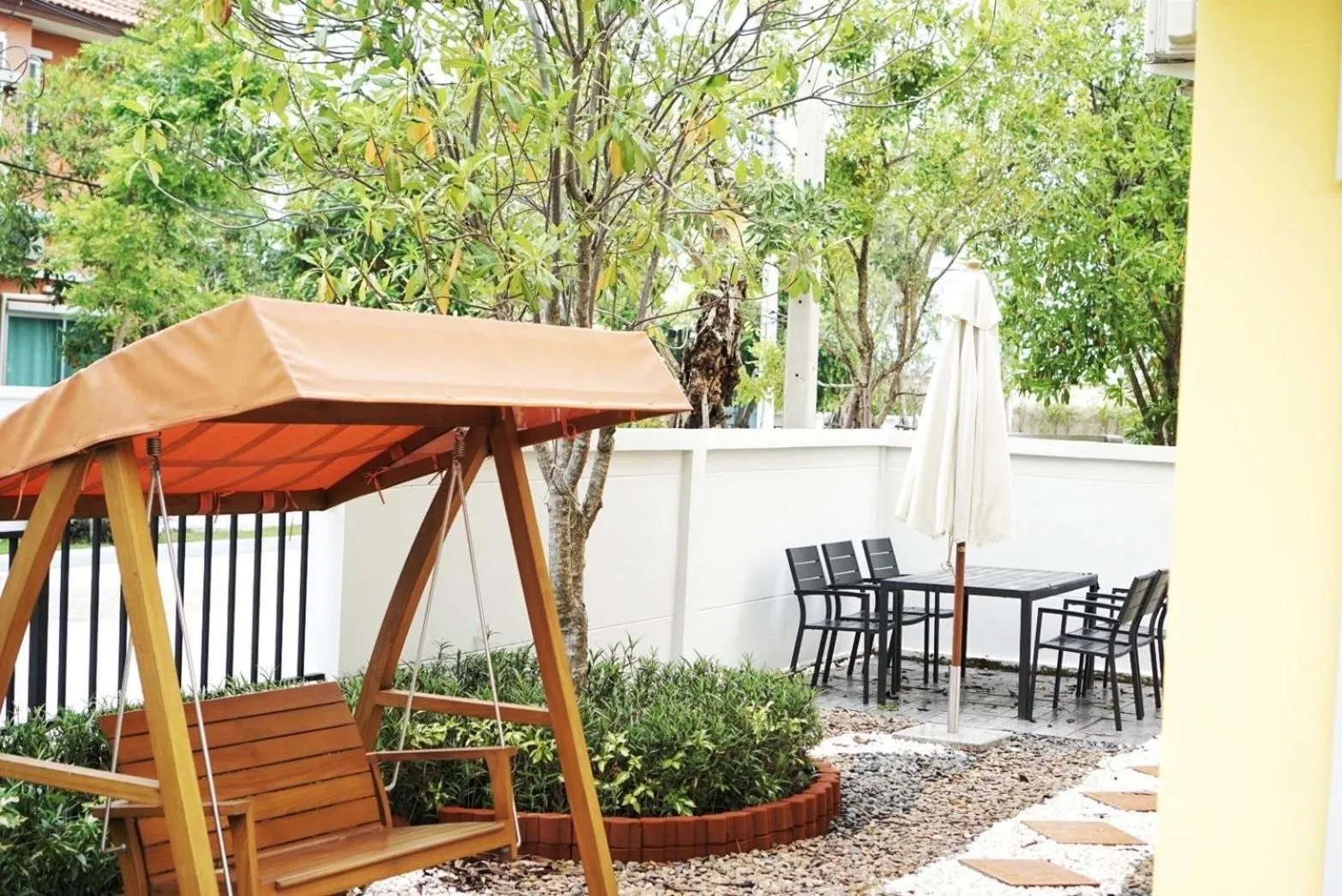 Garden view in Castello Di Mare