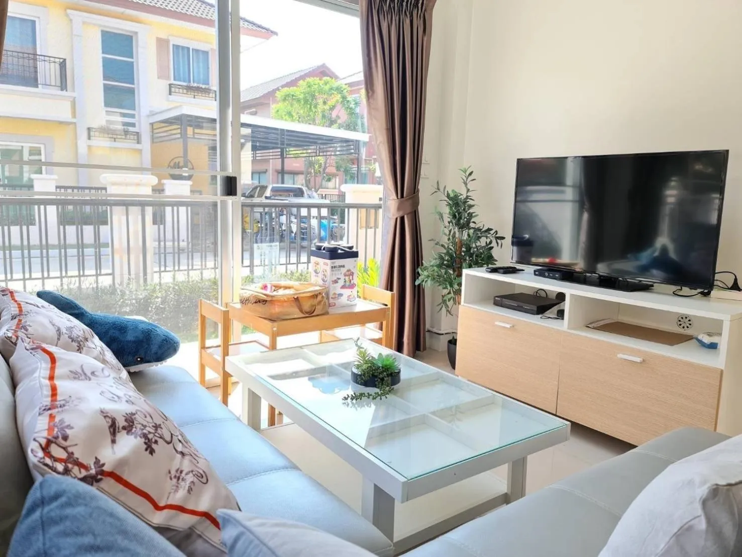 Communal lounge/ TV room in Castello Di Mare