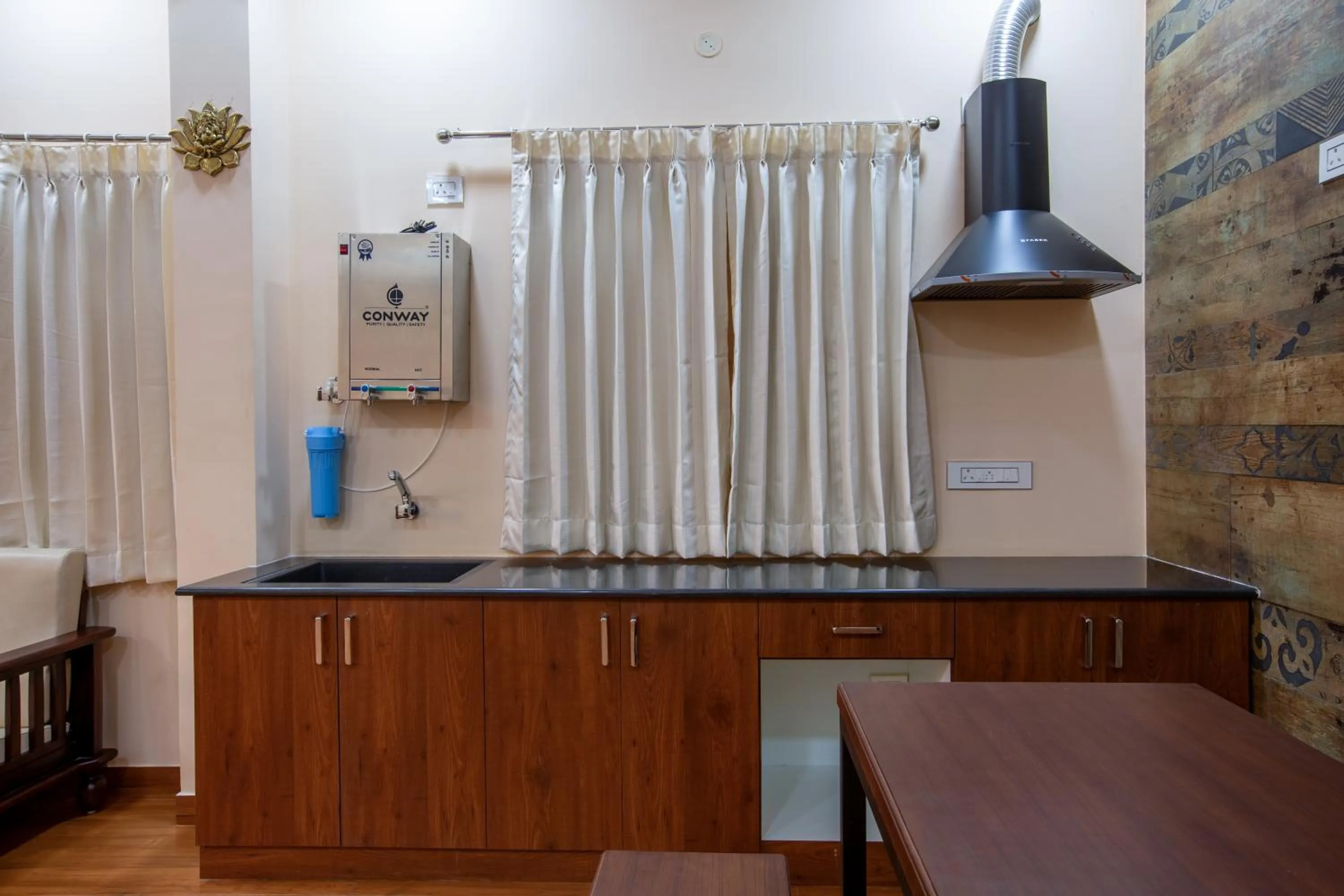 Kitchen or kitchenette in MUGUNDAN 'S SMART STAY