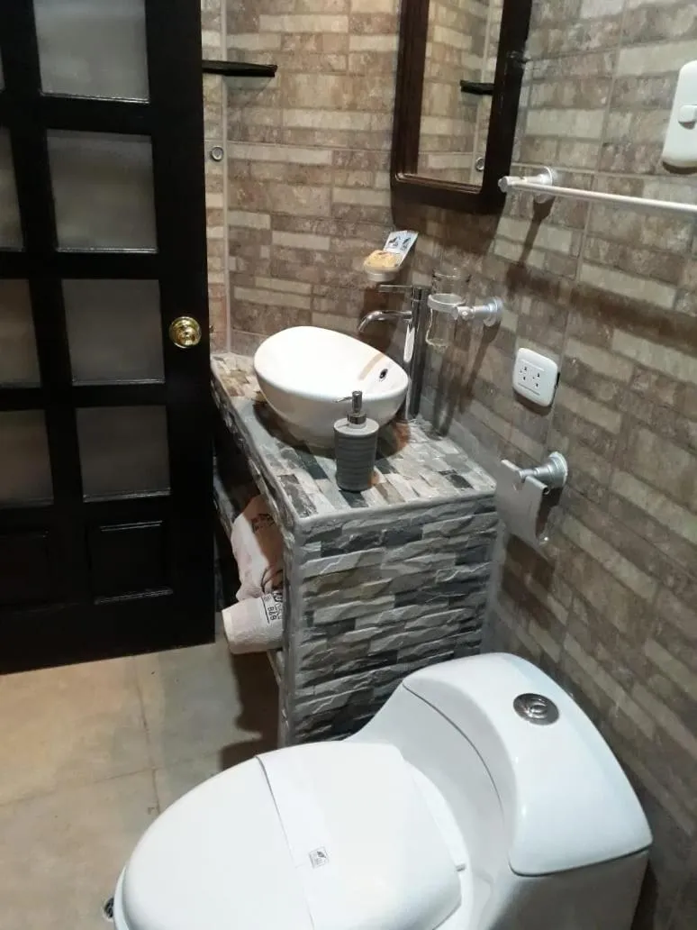 Bathroom in Cusco Bed and Breakfast