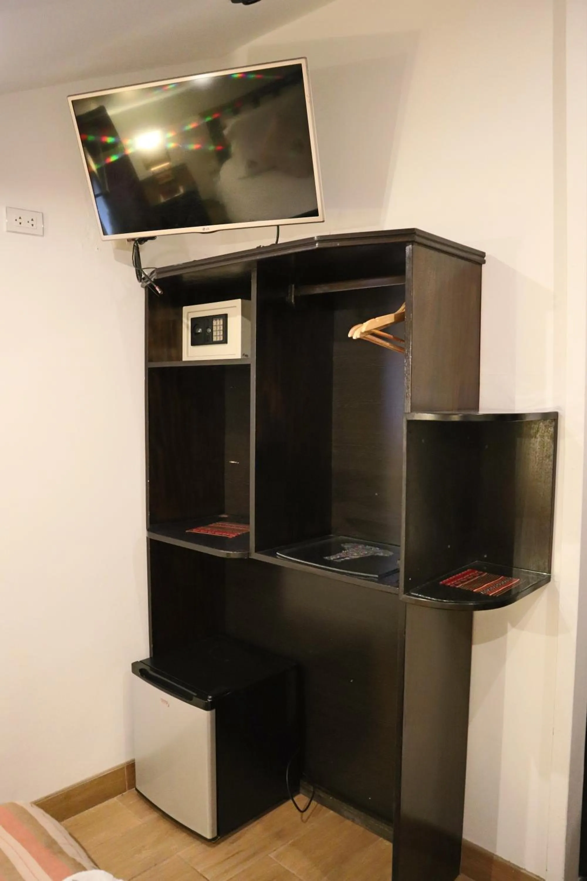 wardrobe in Cusco Bed and Breakfast