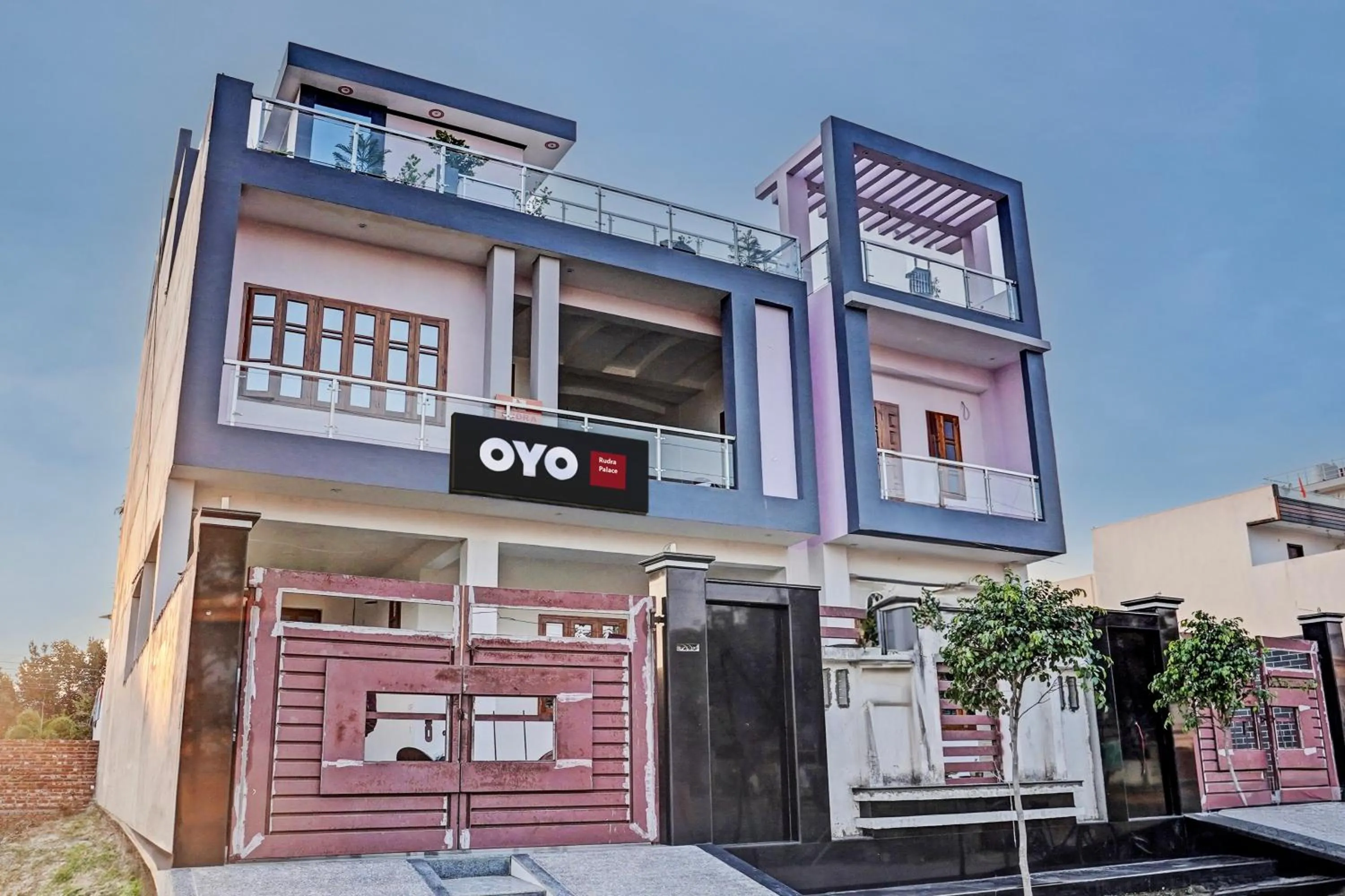 Facade/entrance in Hotel O Rudra Palace