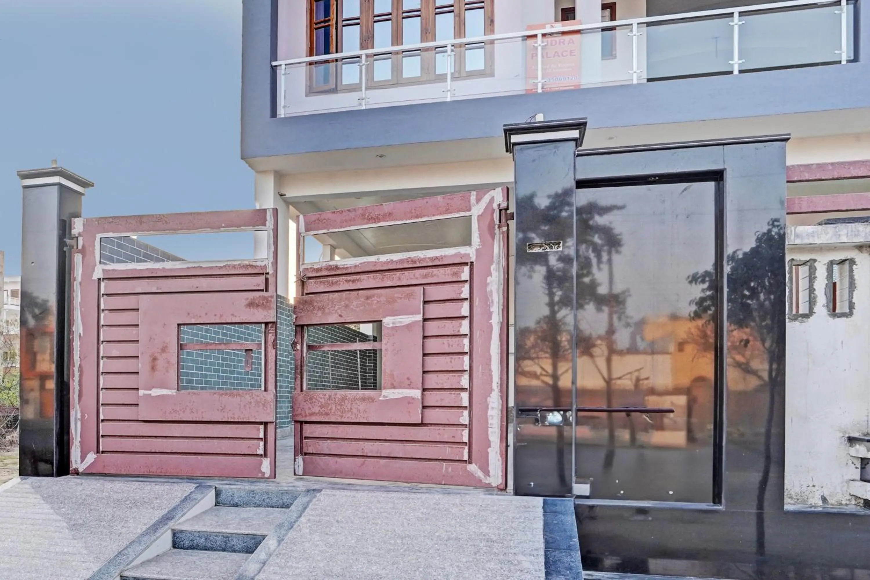 Facade/entrance in Hotel O Rudra Palace