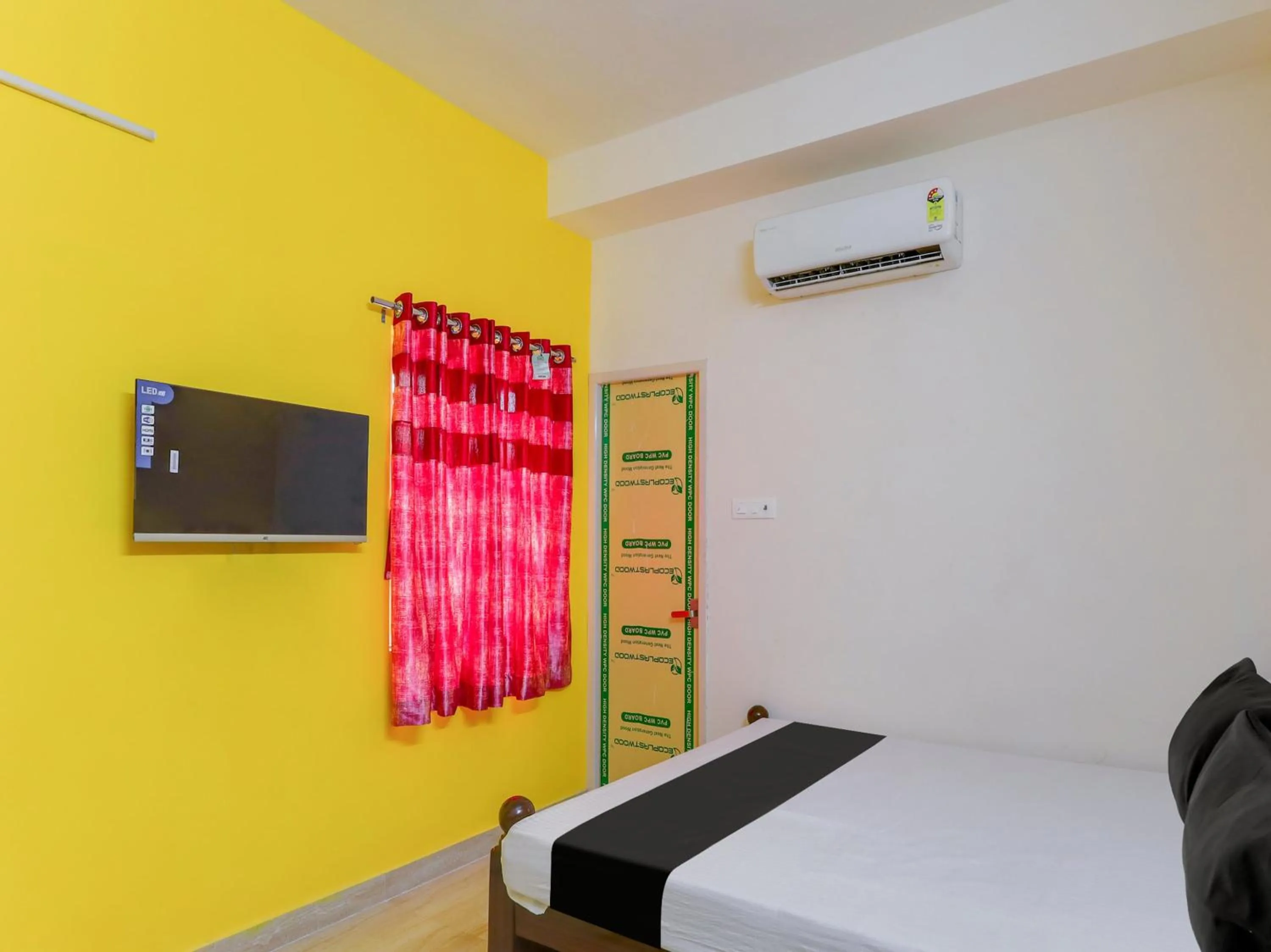 Bedroom in Hotel O by OYO RESIDENCY GRAND