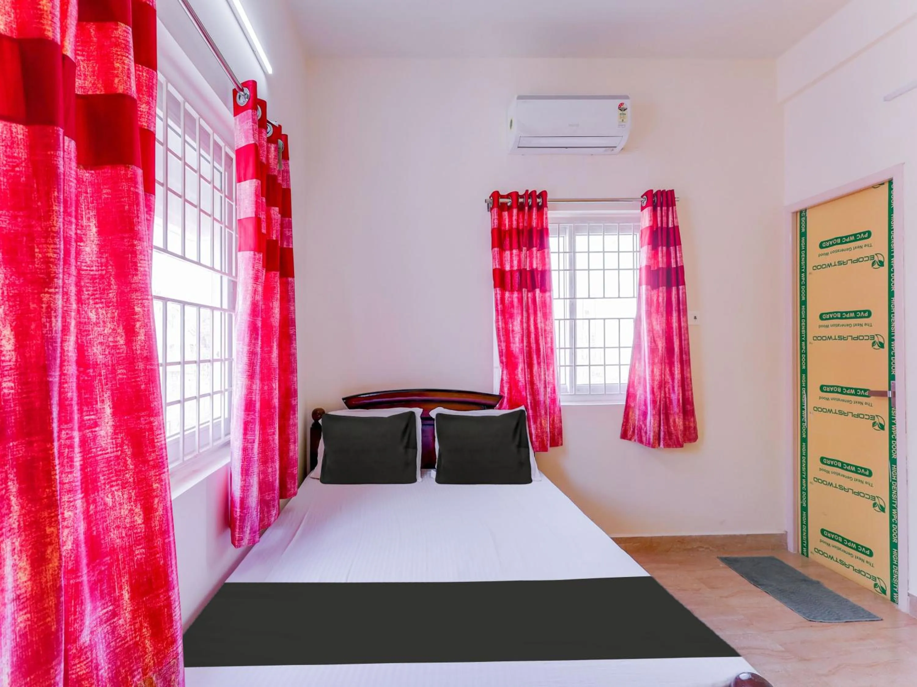Bedroom in Hotel O by OYO RESIDENCY GRAND