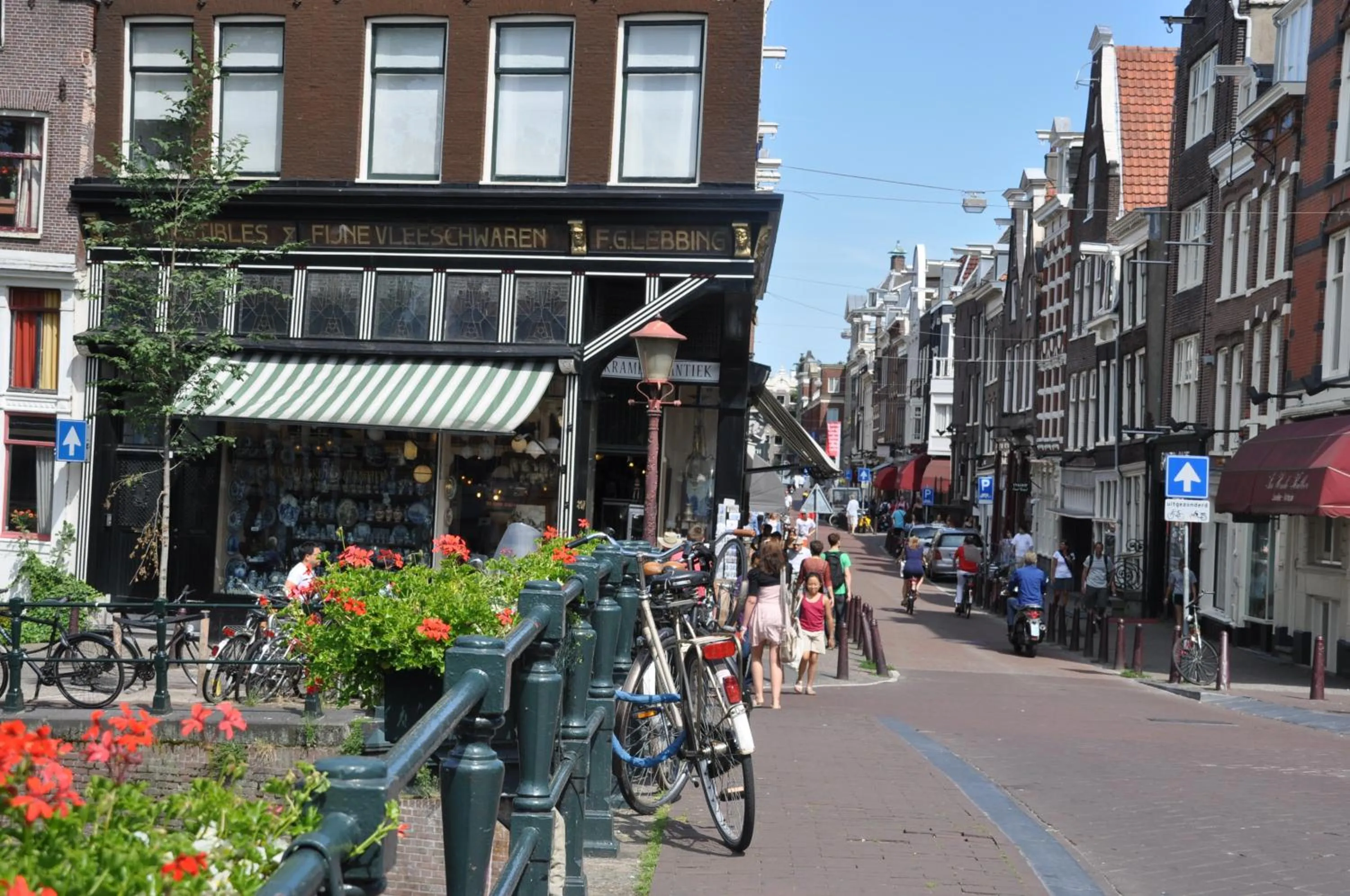 Area and facilities in Mozart Hotel