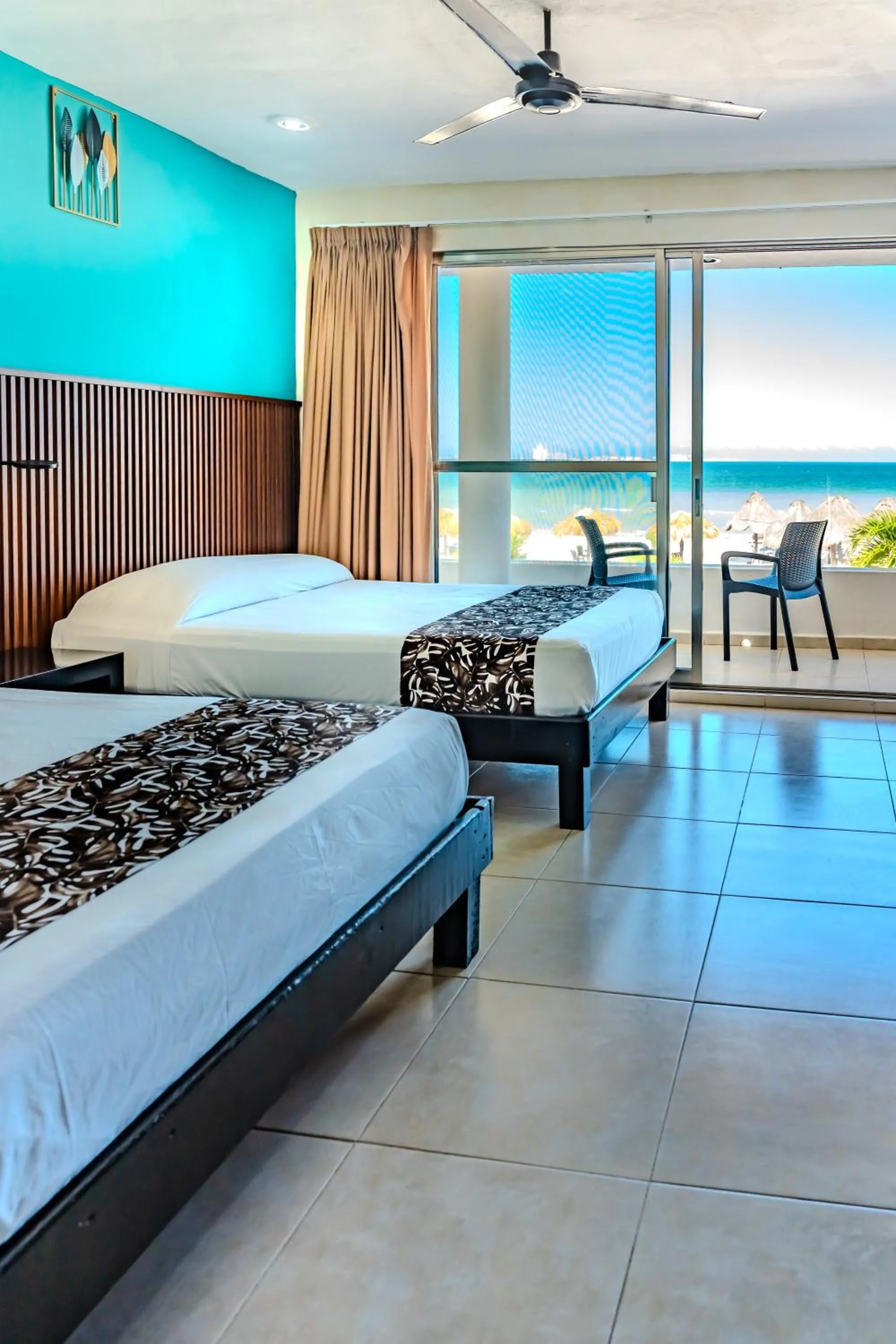 Bedroom, Bed in Hotel & Suites Domani