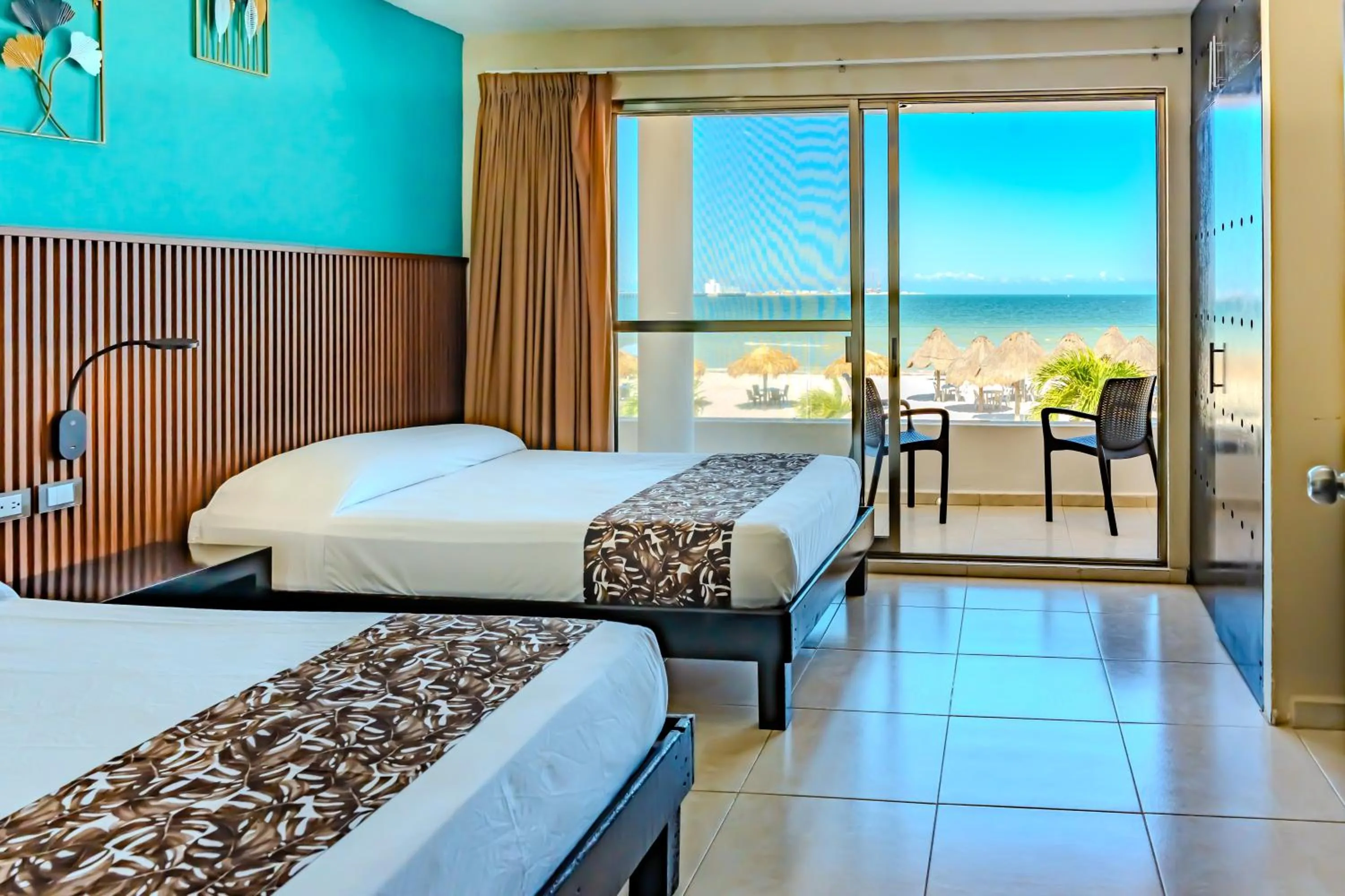 Bedroom, Bed in Hotel & Suites Domani