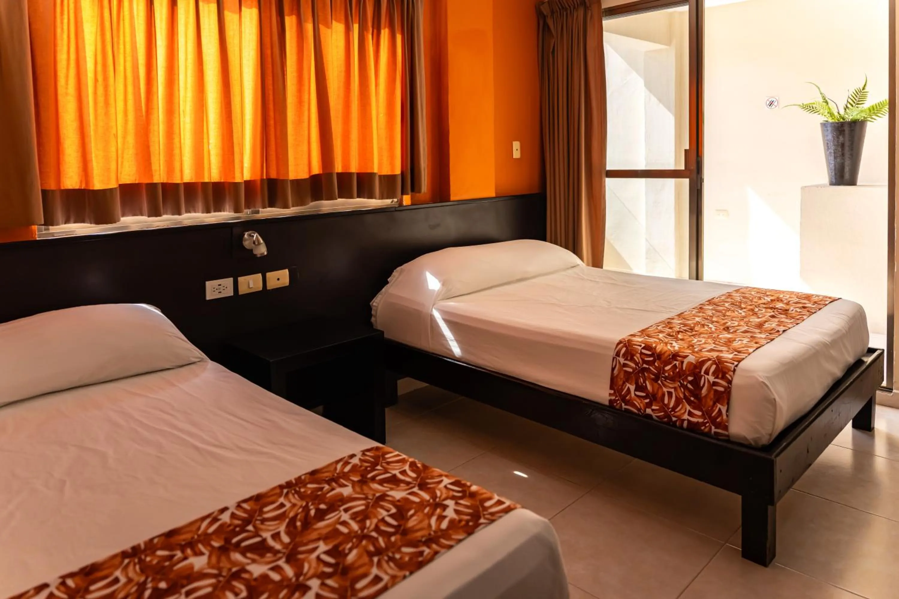 Bedroom, Bed in Hotel & Suites Domani