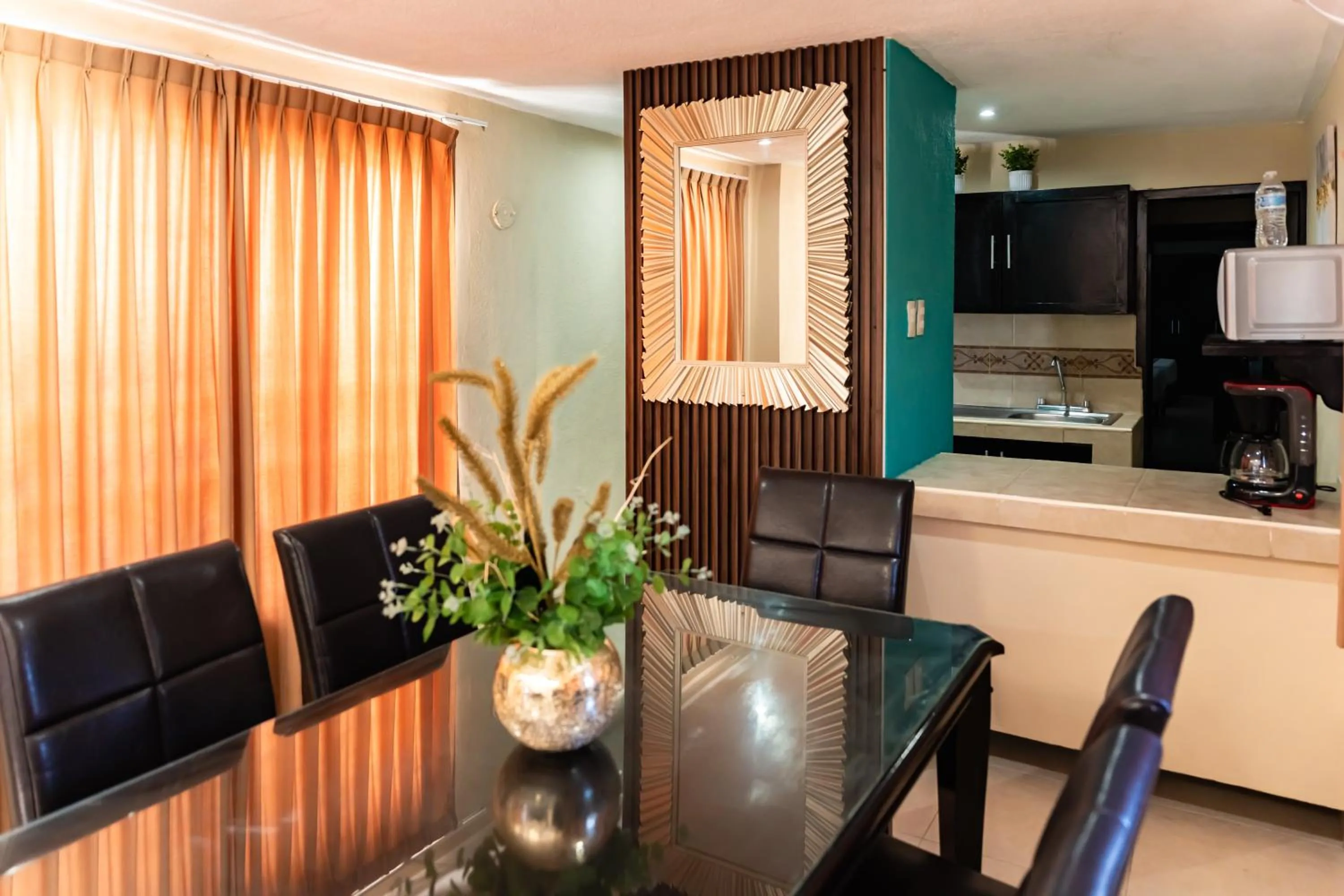 Dining area in Hotel & Suites Domani