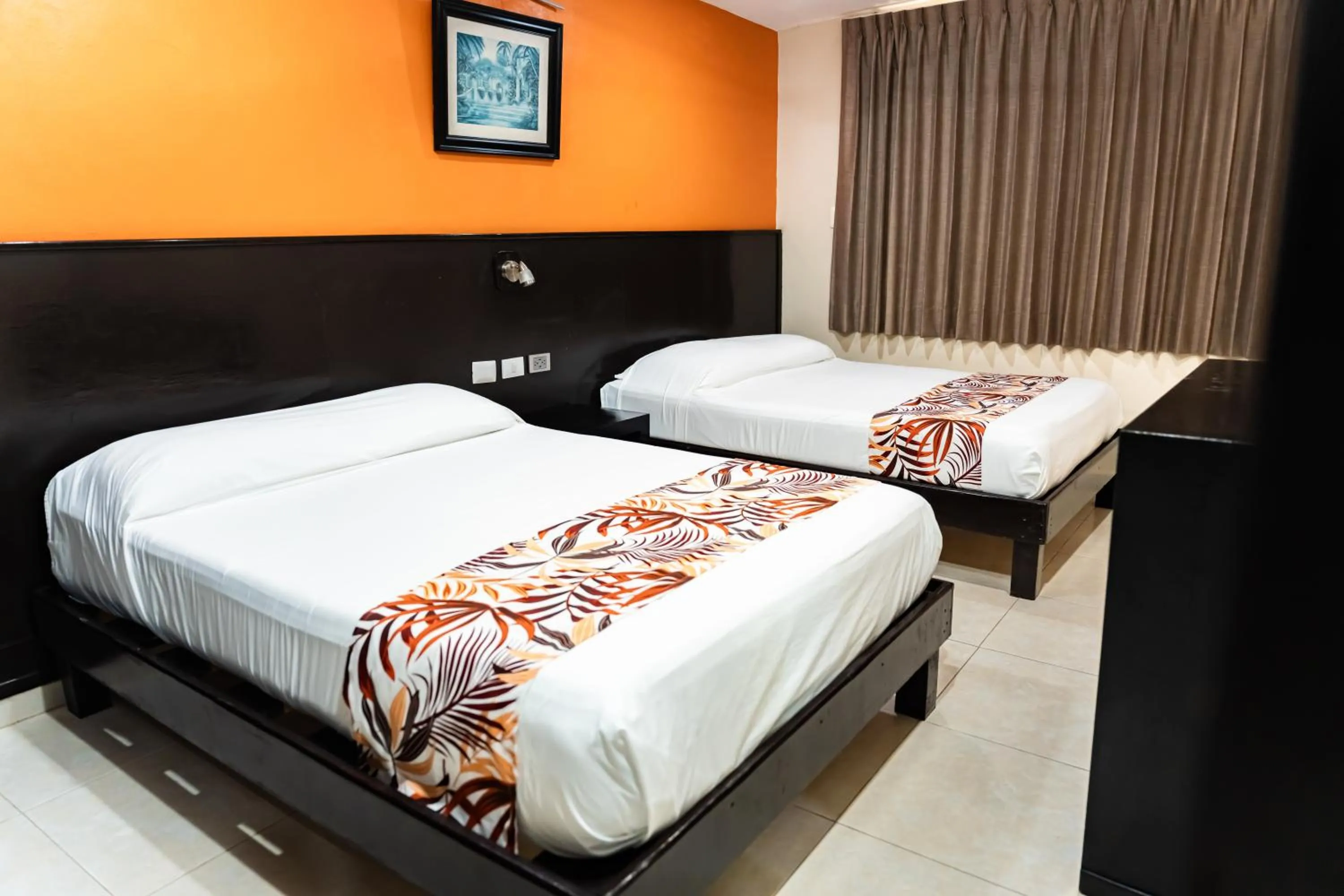 Bedroom, Bed in Hotel & Suites Domani